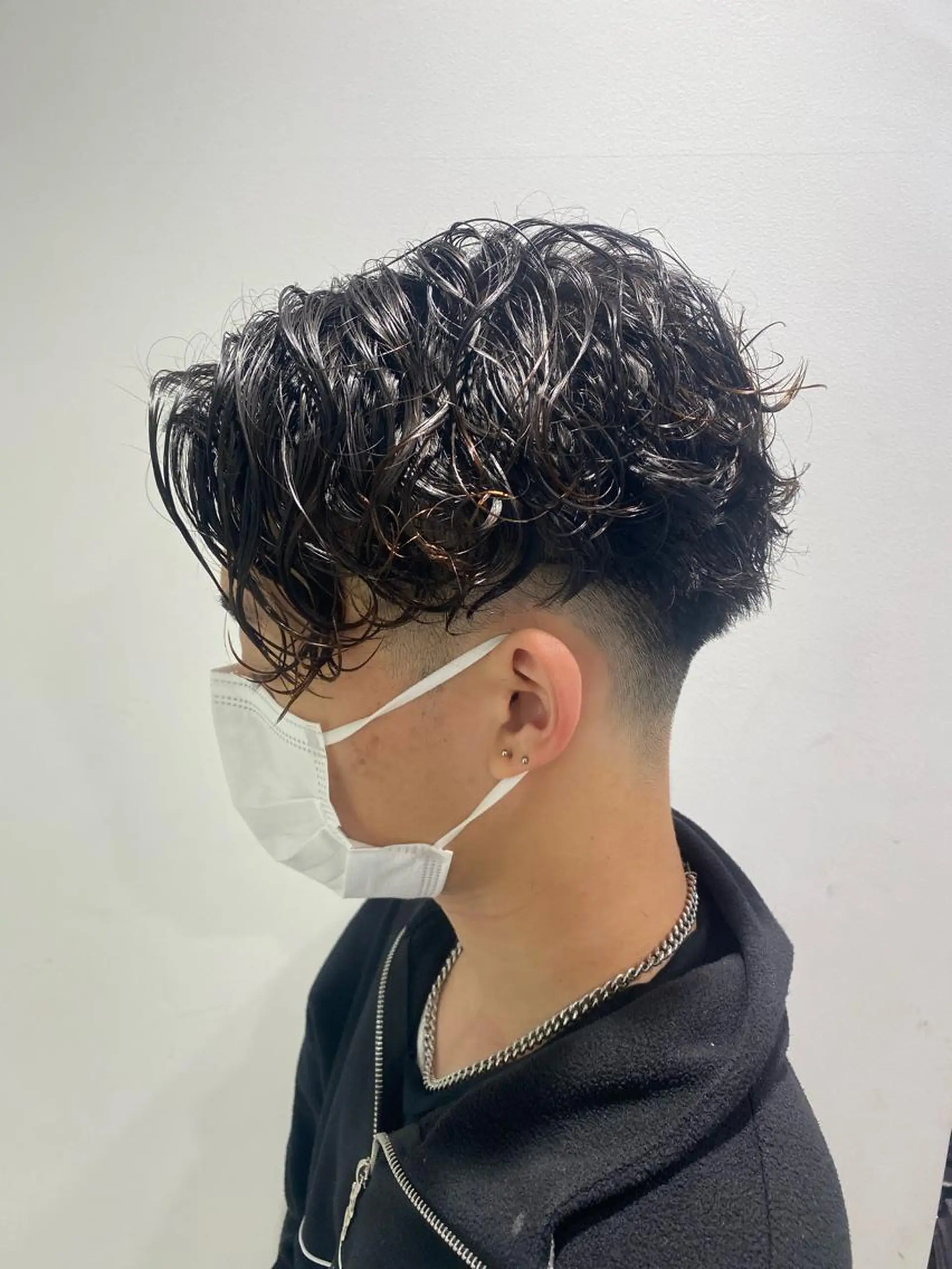 ミディアム パーマ メンズ カット パーマ トリートメント ヘッドスパ ヘアセット 川崎1メンズパーマ師 🌀岩﨑弘成🌀のヘアスタイル