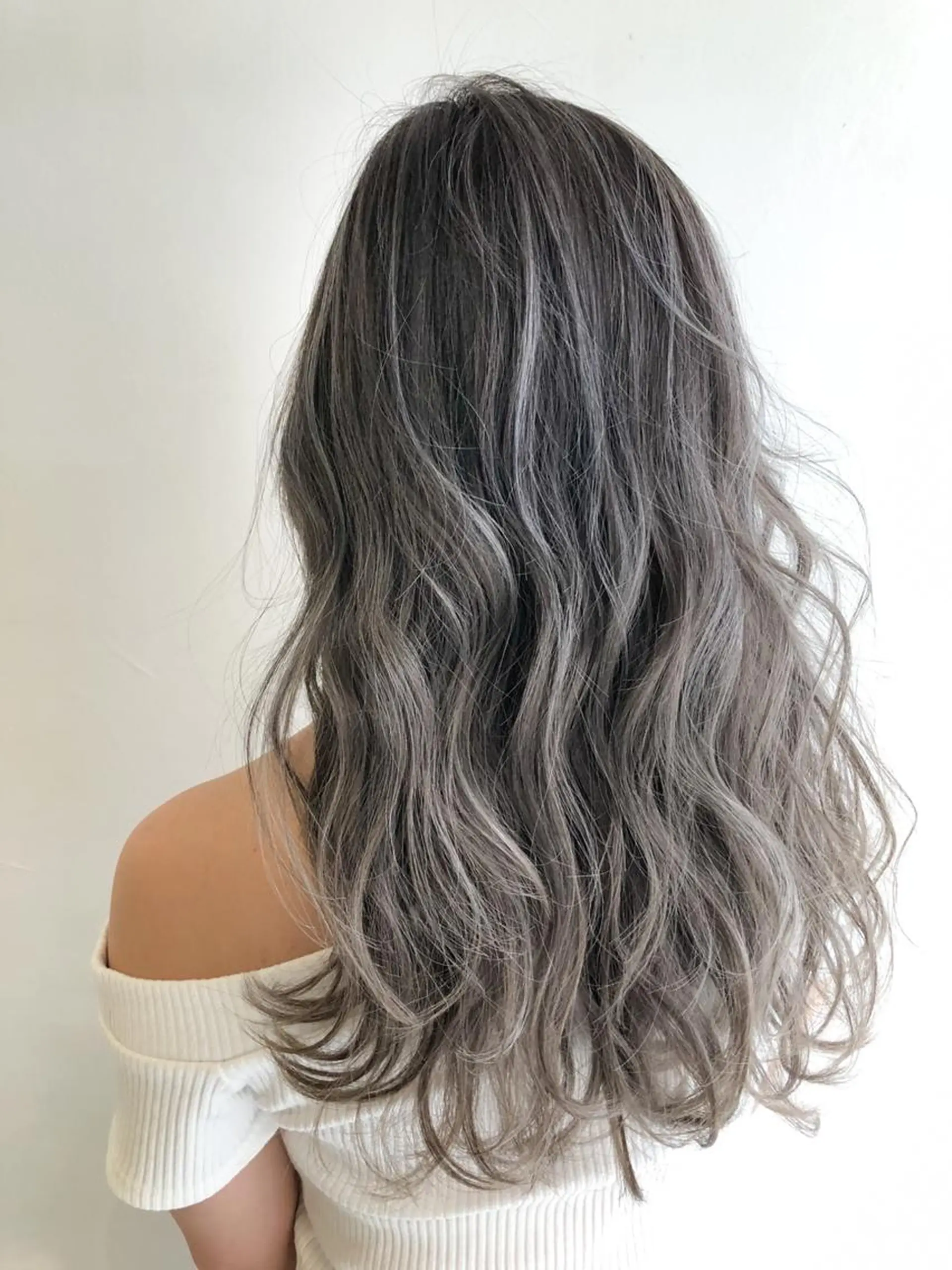 セミロング カラー グラデーションカラー ハイライトカラー ハイライト カット ヘアカラー トリートメント WONK. ウォンク 心斎橋のヘアスタイル