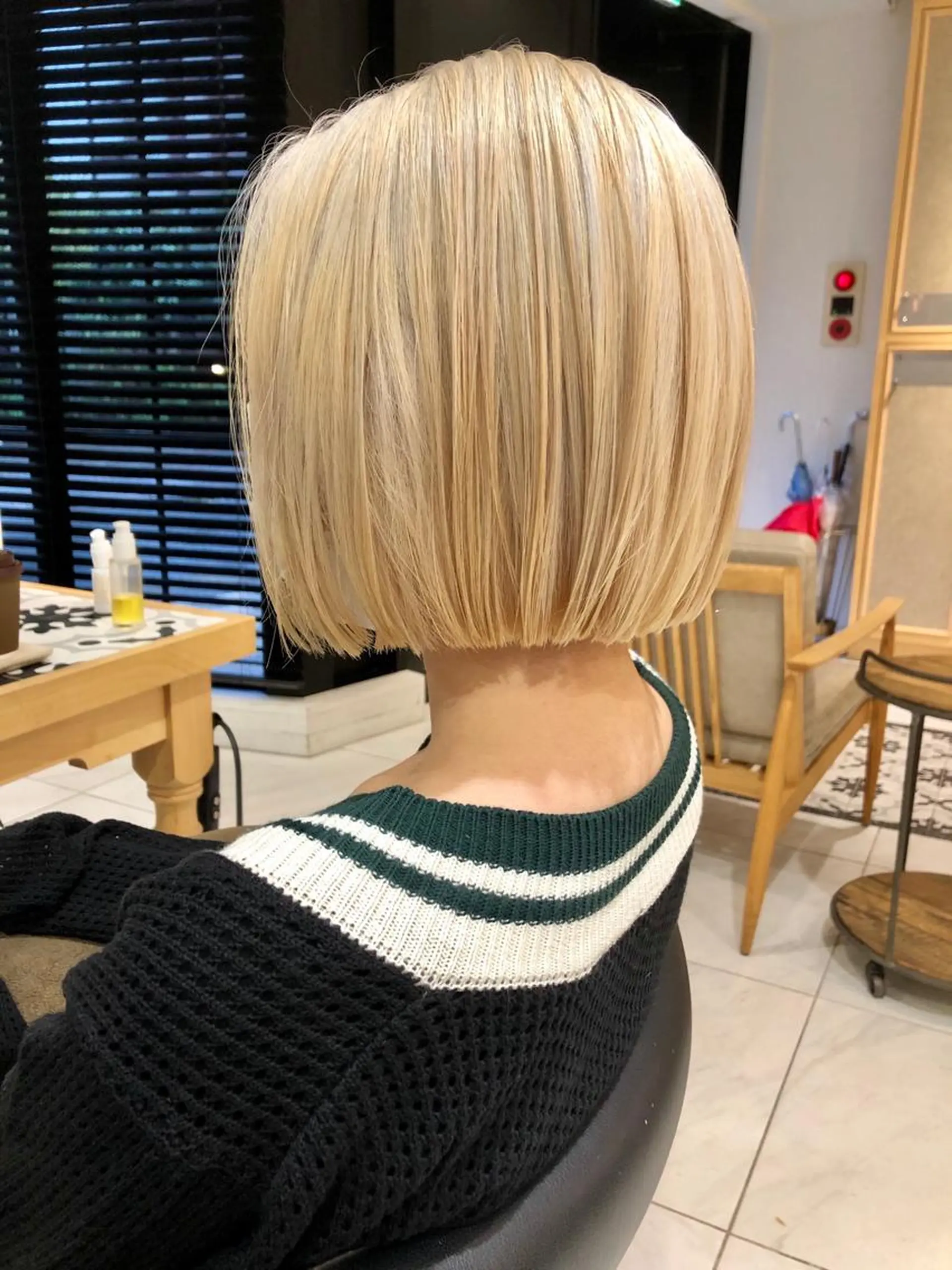 ショート カラー ベージュカラー ブリーチ ダブルカラー ホワイトベージュ カット ミヤギ リュウキのヘアスタイル