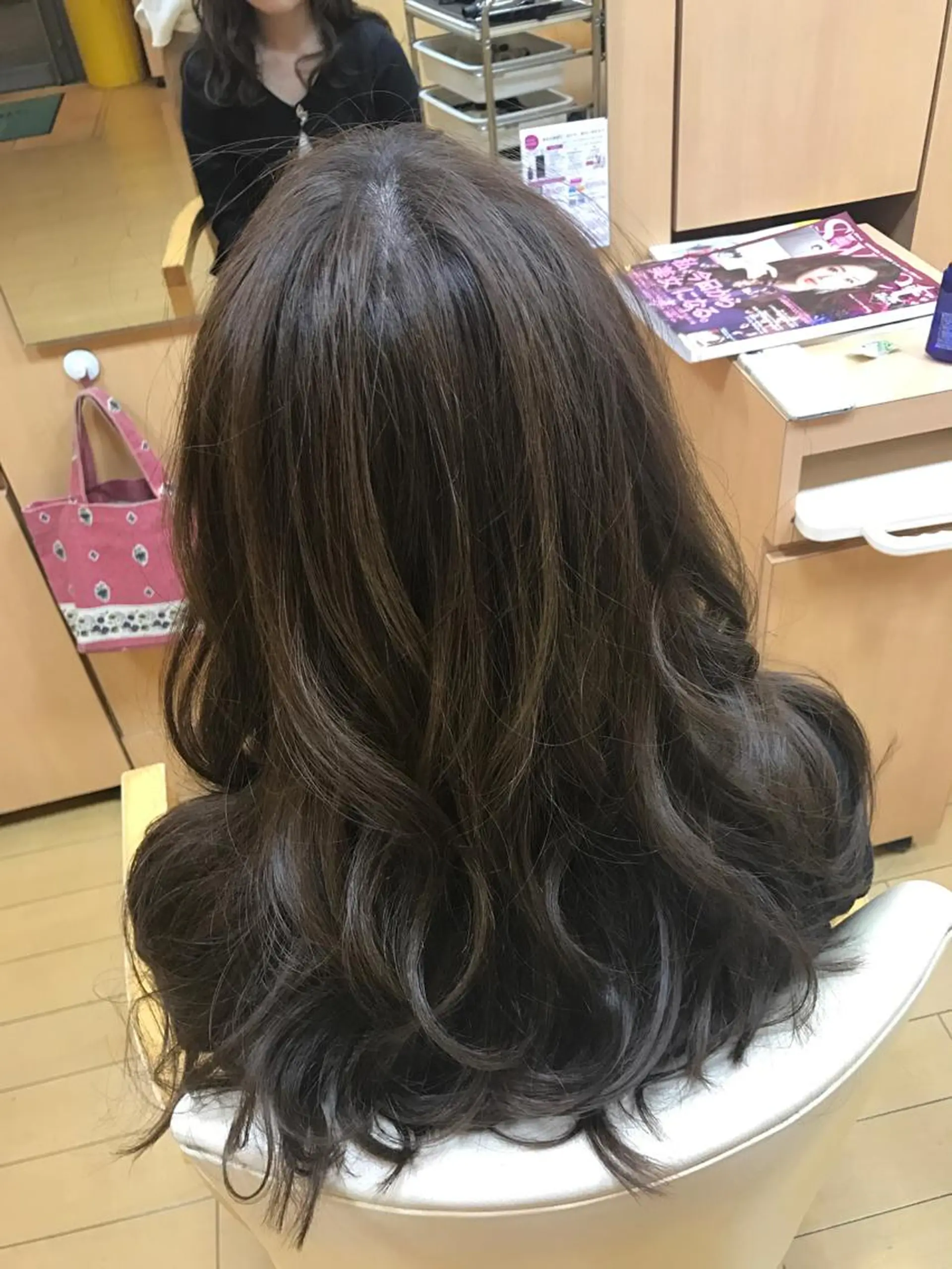 セミロング ロング カラー イルミナカラー 山本 香織のヘアスタイル