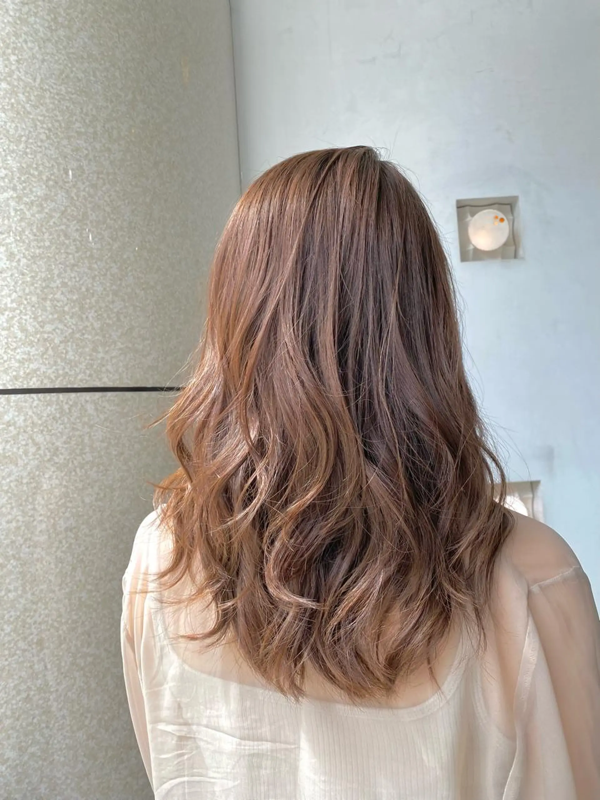 セミロング カラー グレージュ ミルクティーグレージュ 髪質改善 トリートメント 統括マネージャー/ 髪のドクター/前原悟のヘアスタイル