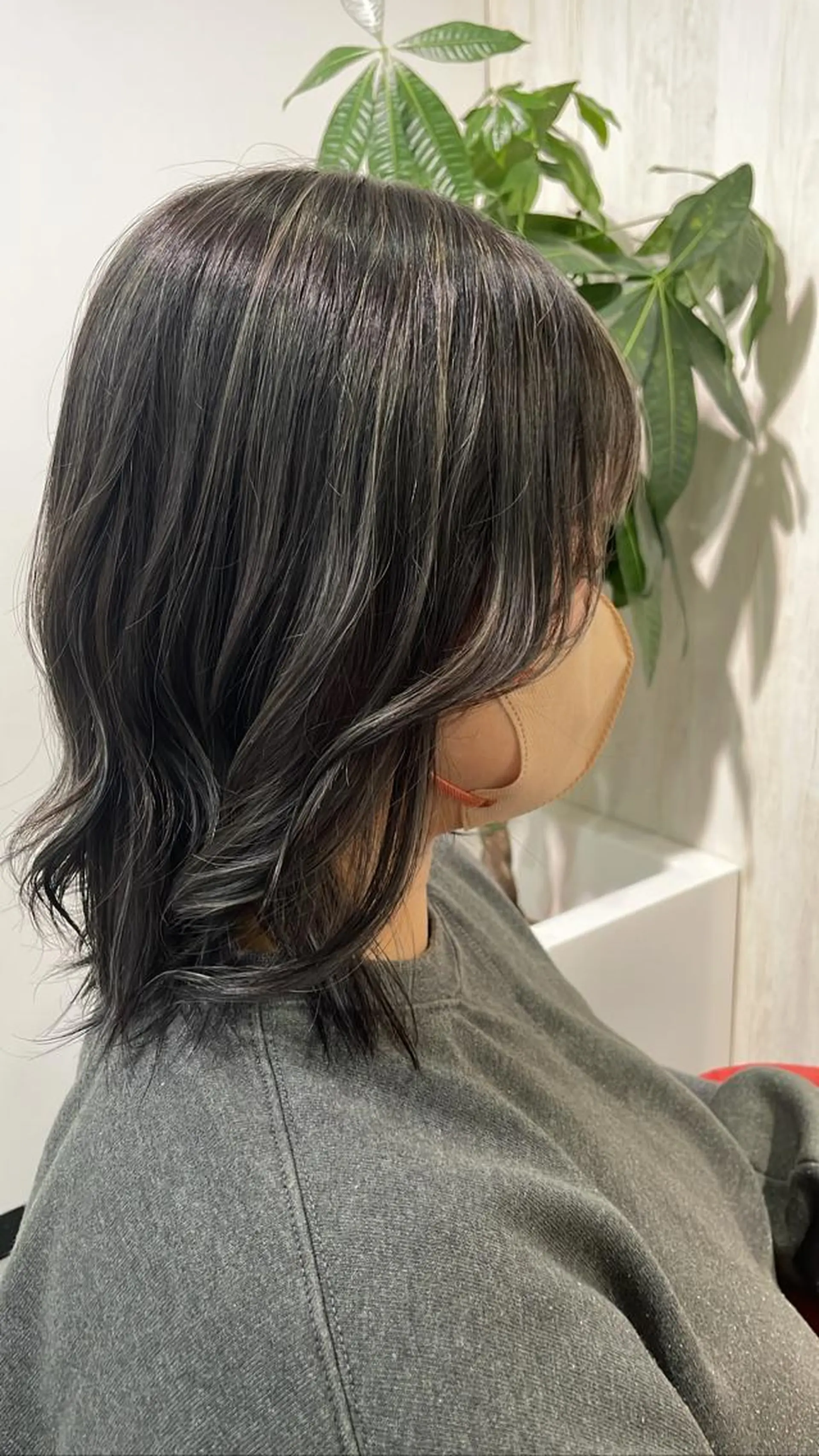 カラー メッシュ シルバー ヘアカラー 🍀火曜以外予約⭕ 安藤澪央☘️のヘアスタイル