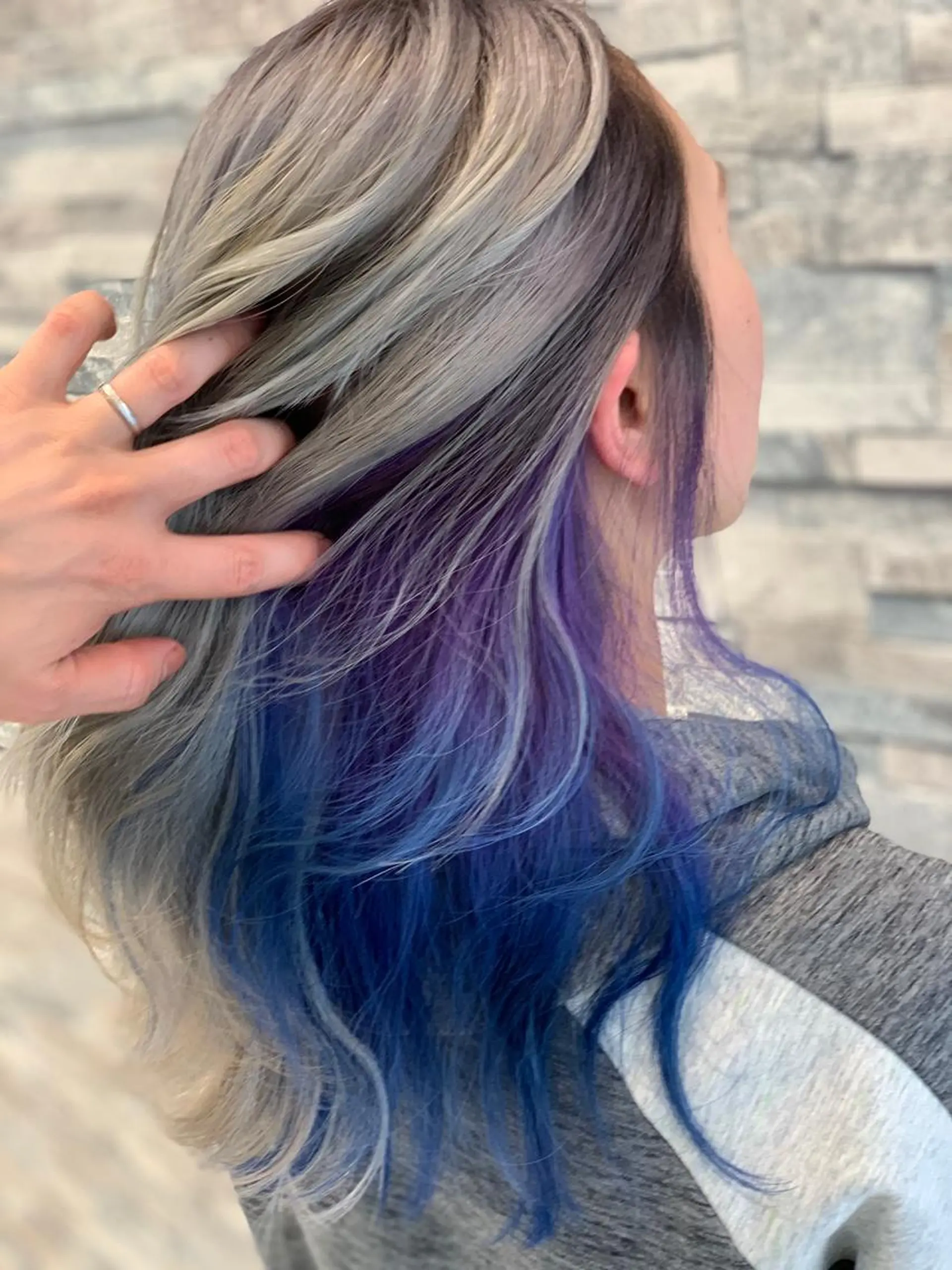 セミロング カラー ベージュカラー ブリーチ ユニコーンカラー ホワイトベージュ カラーと言ったら SAWARAのヘアスタイル