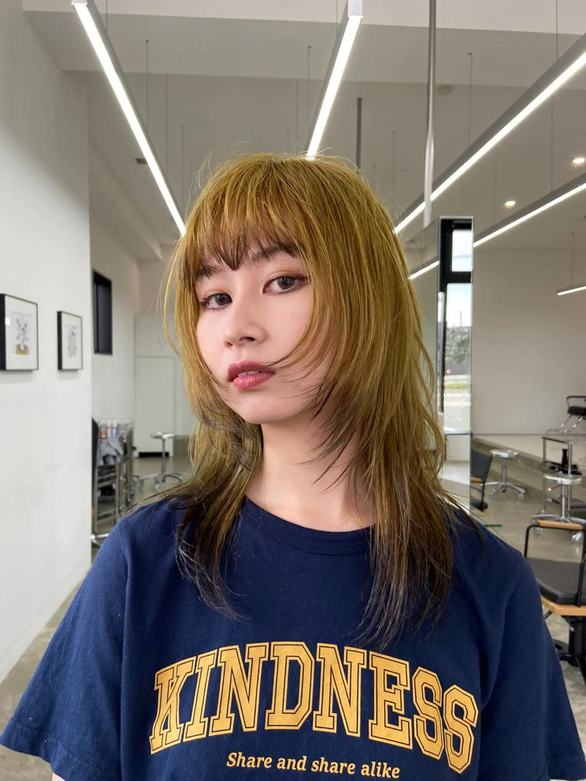 ミディアム イエローカラー 山岸 未玖のヘアスタイル