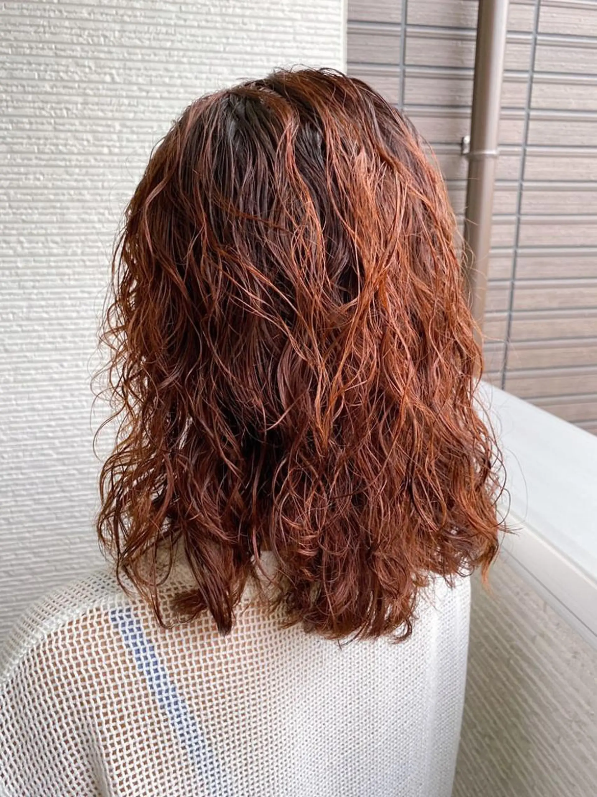 ミディアム カラー パーマ ミディアムパーマ オレンジ カット パーマ レイヤーカット/栄/ 顔周り/キトウモエノのヘアスタイル