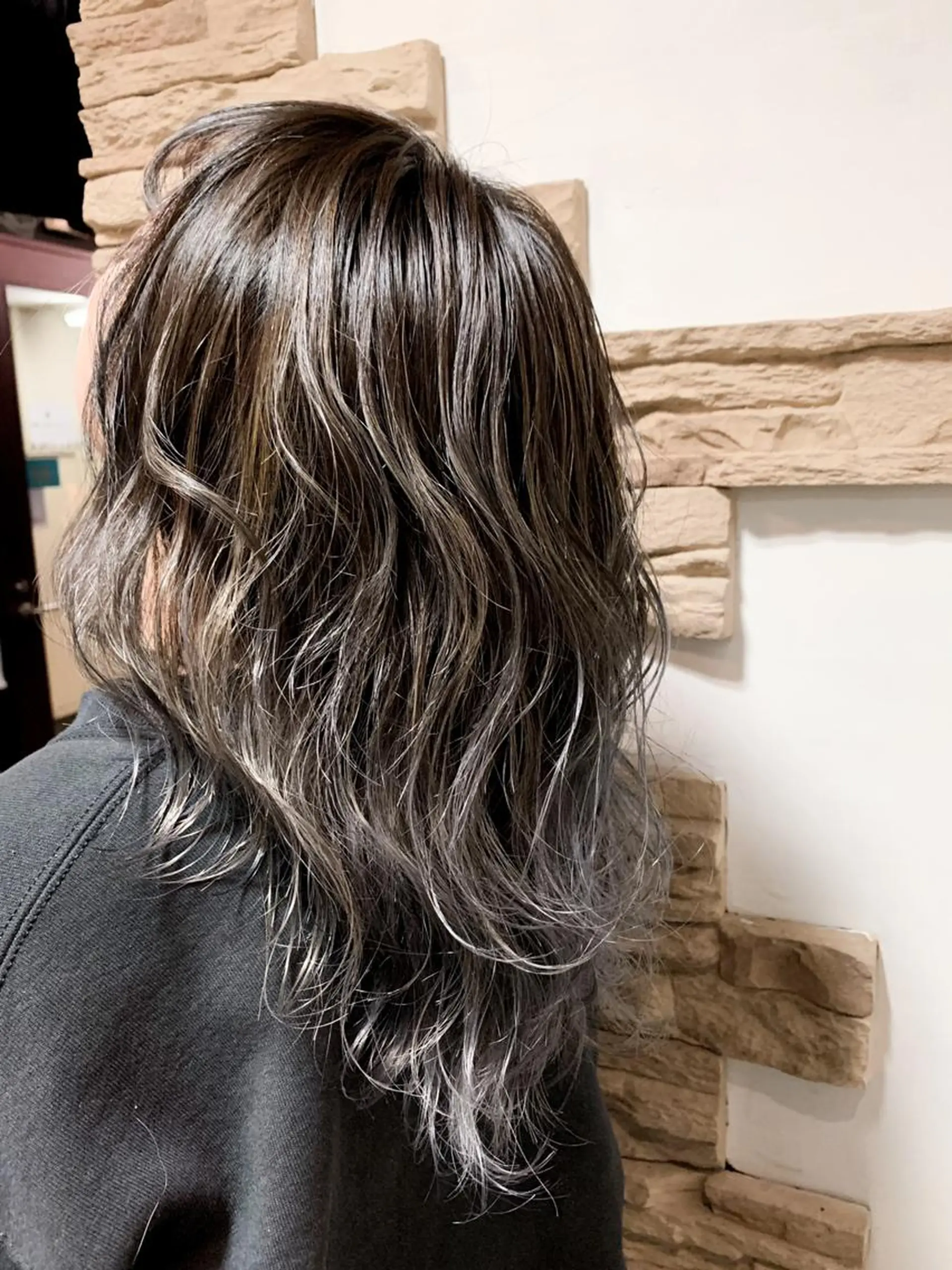 セミロング カラー バレイヤージュ レイヤーカット カット ヘアカラー トリートメント 神 .のヘアスタイル