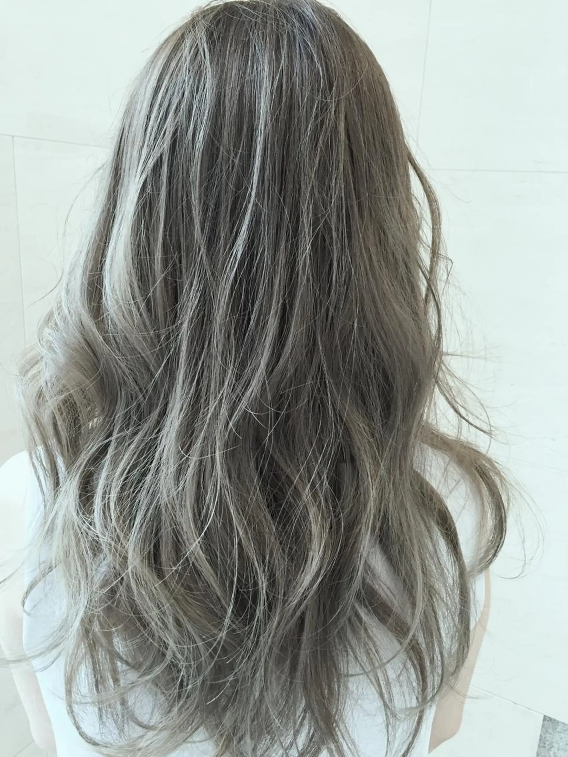 ロング カラー グレージュ Lee枚方所属・今里 弘樹のヘアスタイル