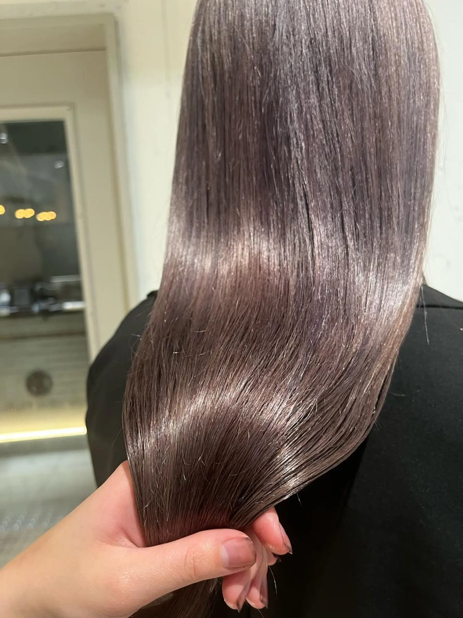 ロング カラー ベージュカラー ハイトーンカラー ラベンダーカラー ラベンダーベージュ カット ヘアカラー トリートメント ヘッドスパ ヘアセット カジュアルを女っぽく 𝗮𝘆𝗮𝗰𝗼のヘアスタイル