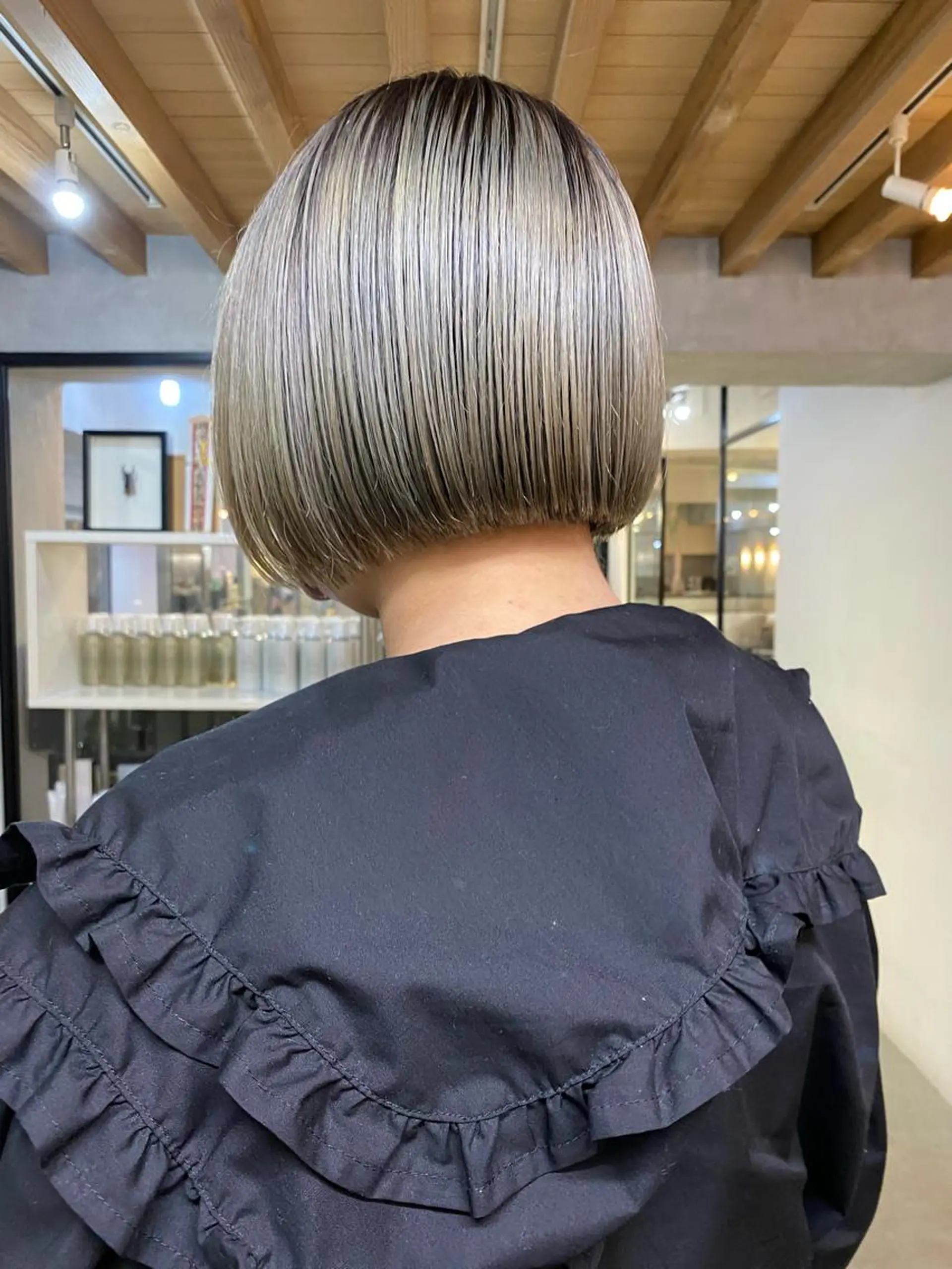 ショート ヘアアレンジ カット ヘアカラー トリートメント 切りっぱなしボブ/ デザインカラー店長のヘアスタイル