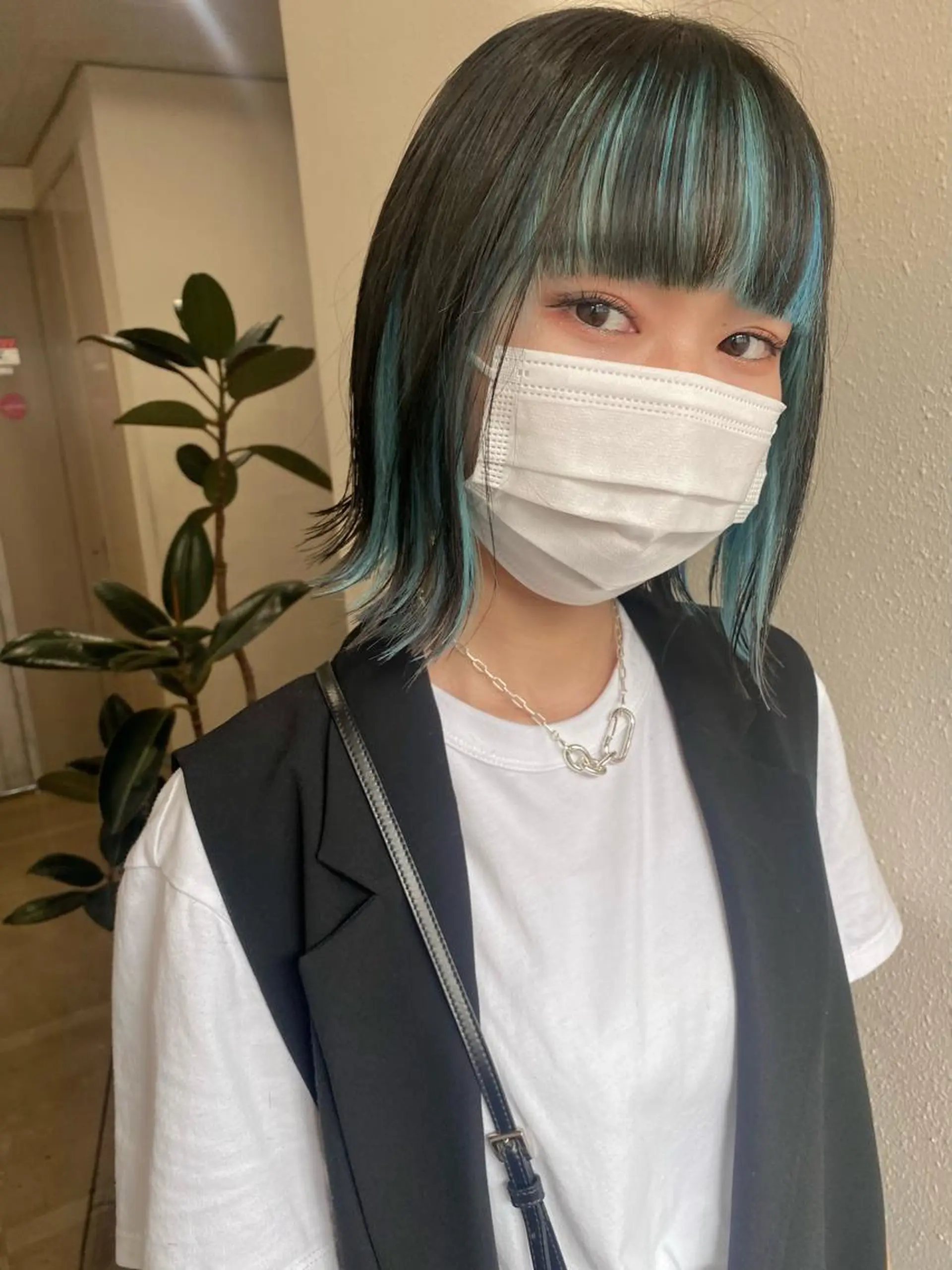 ショート カラー ブリーチ ブルーカラー ハイトーンカラー🍑 maanaのヘアスタイル