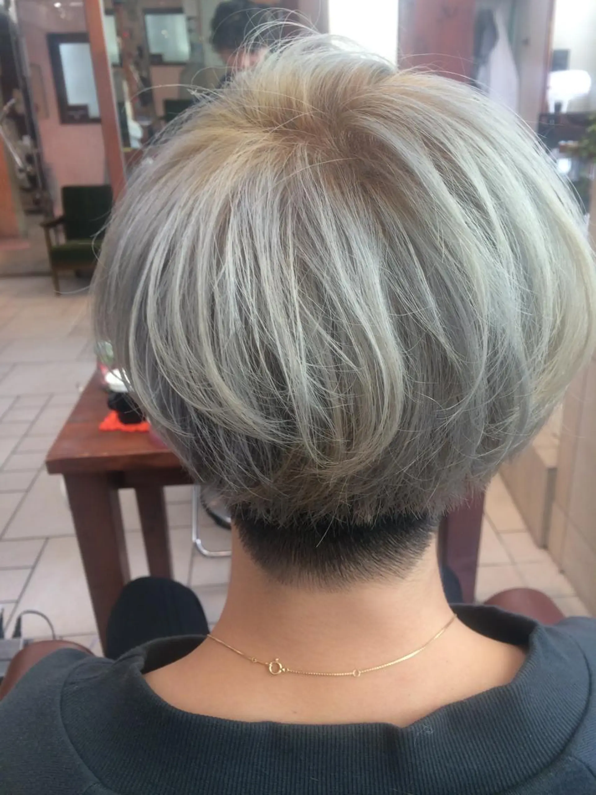 ショート カラー ヘアアレンジ メンズパーマの巨匠 鈴木純のヘアスタイル