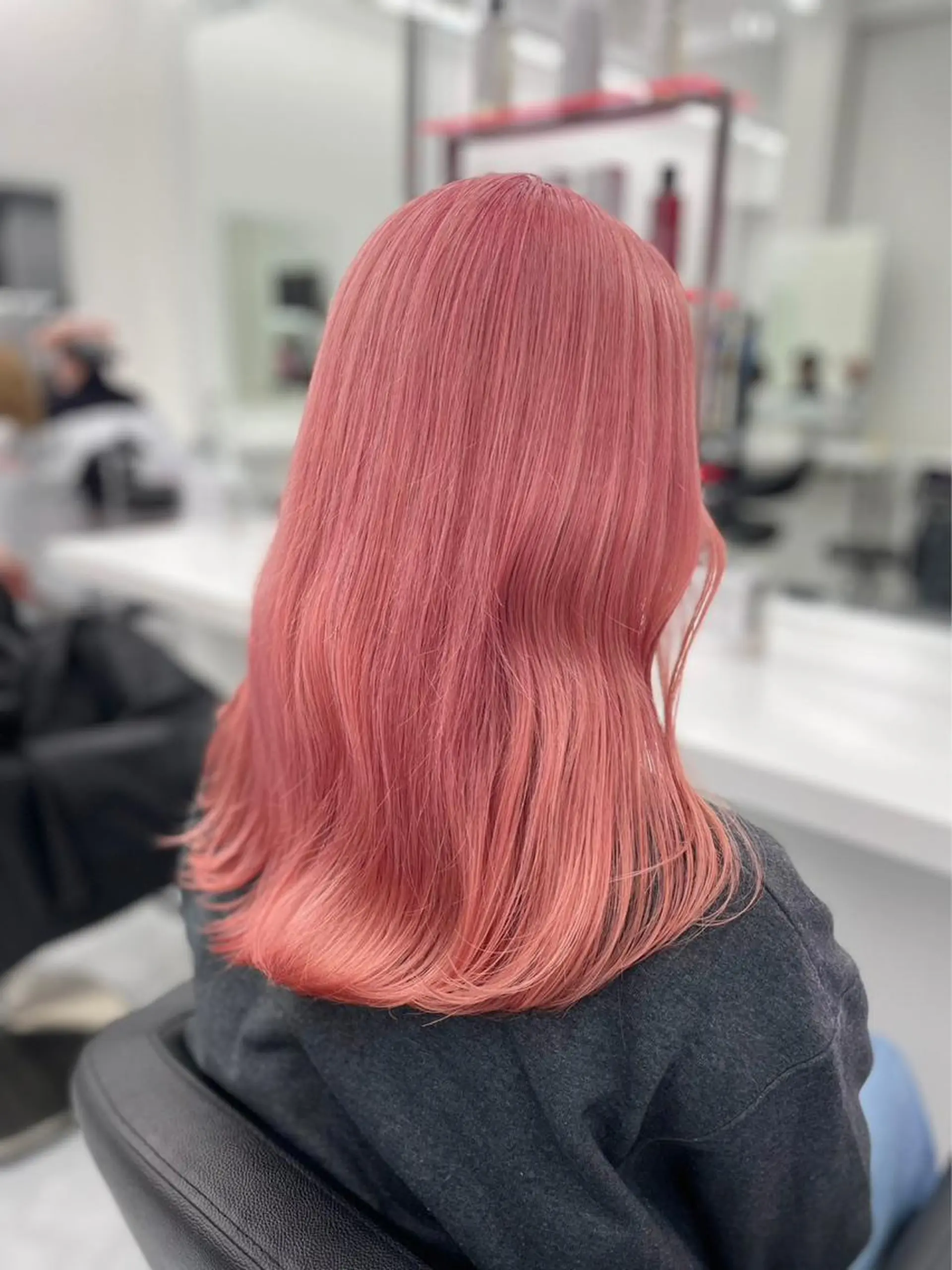 セミロング ❤︎ワンホンガーリー なハイトーンヘア❤︎のヘアスタイル