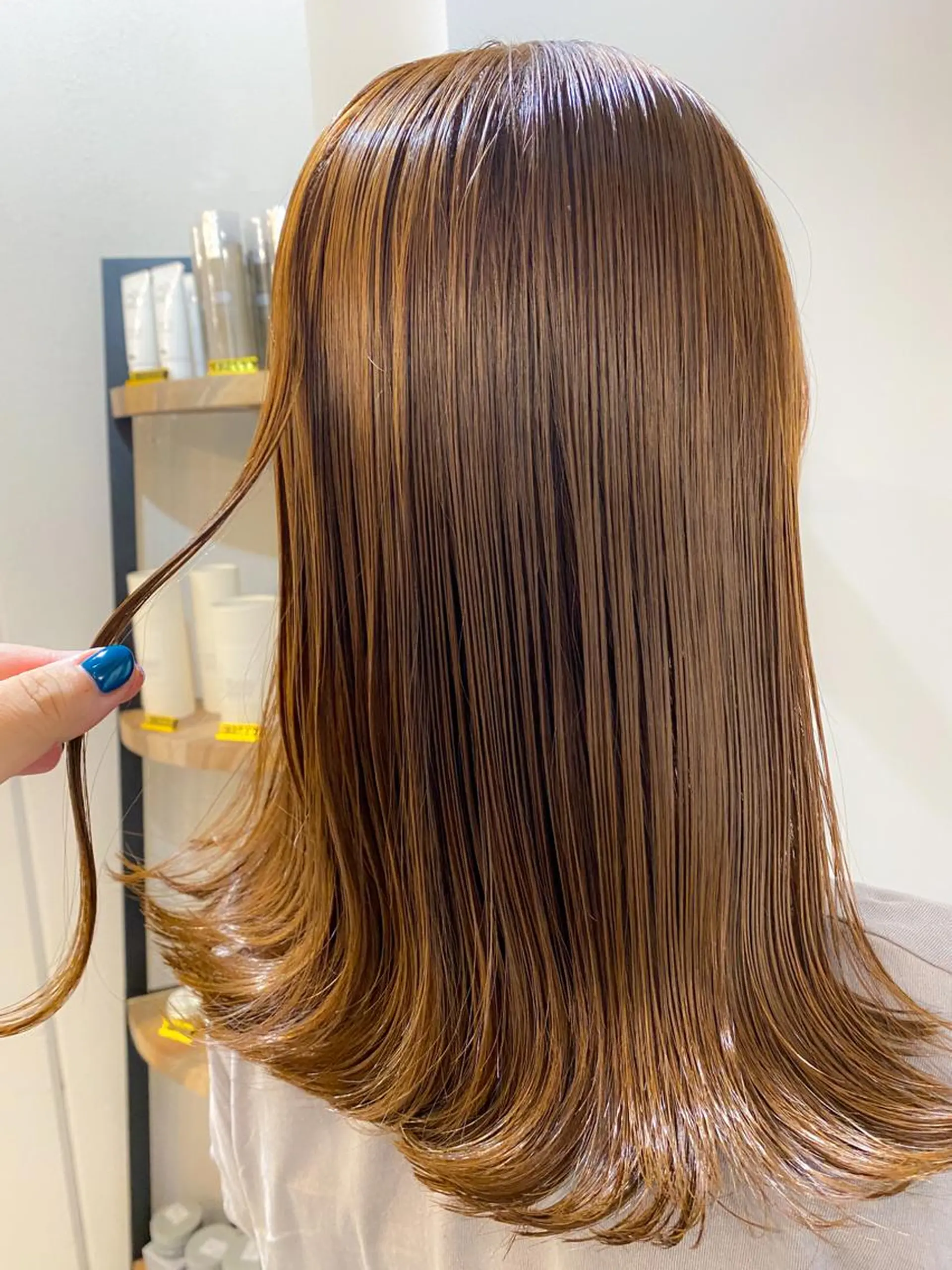 セミロング カラー ベージュカラー louwe 武藤幸世のヘアスタイル