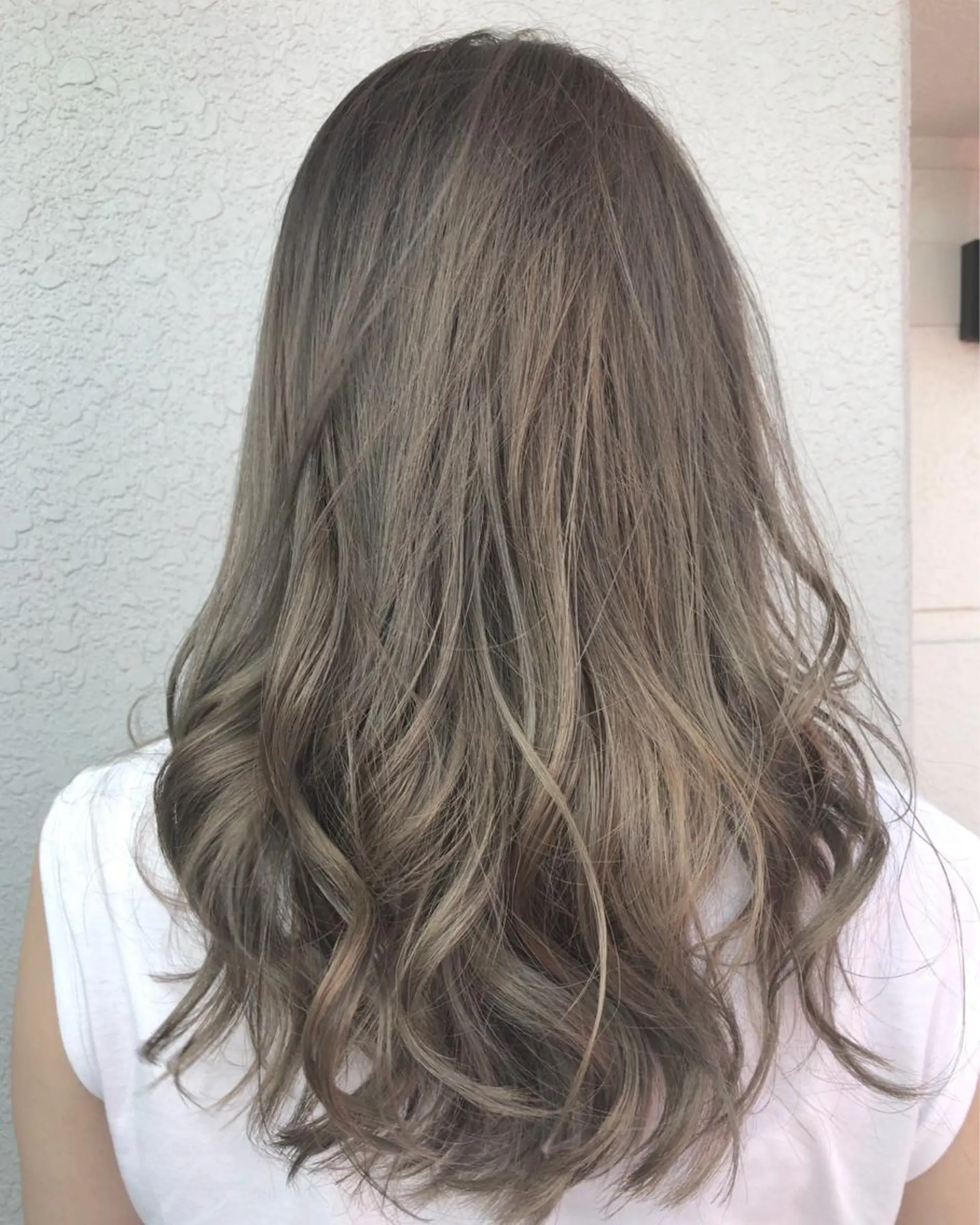 セミロング カラー レイヤーカット匠 イソザキノリユキのヘアスタイル