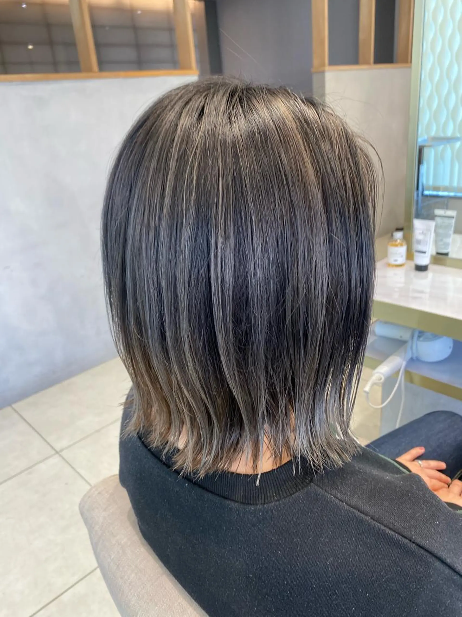 ミディアム カラー バレイヤージュ ブリーチ グレージュ ハイライトカラー シルバー カット ヘアカラー 渡辺　亮/ ハイライト/髪質改善のヘアスタイル
