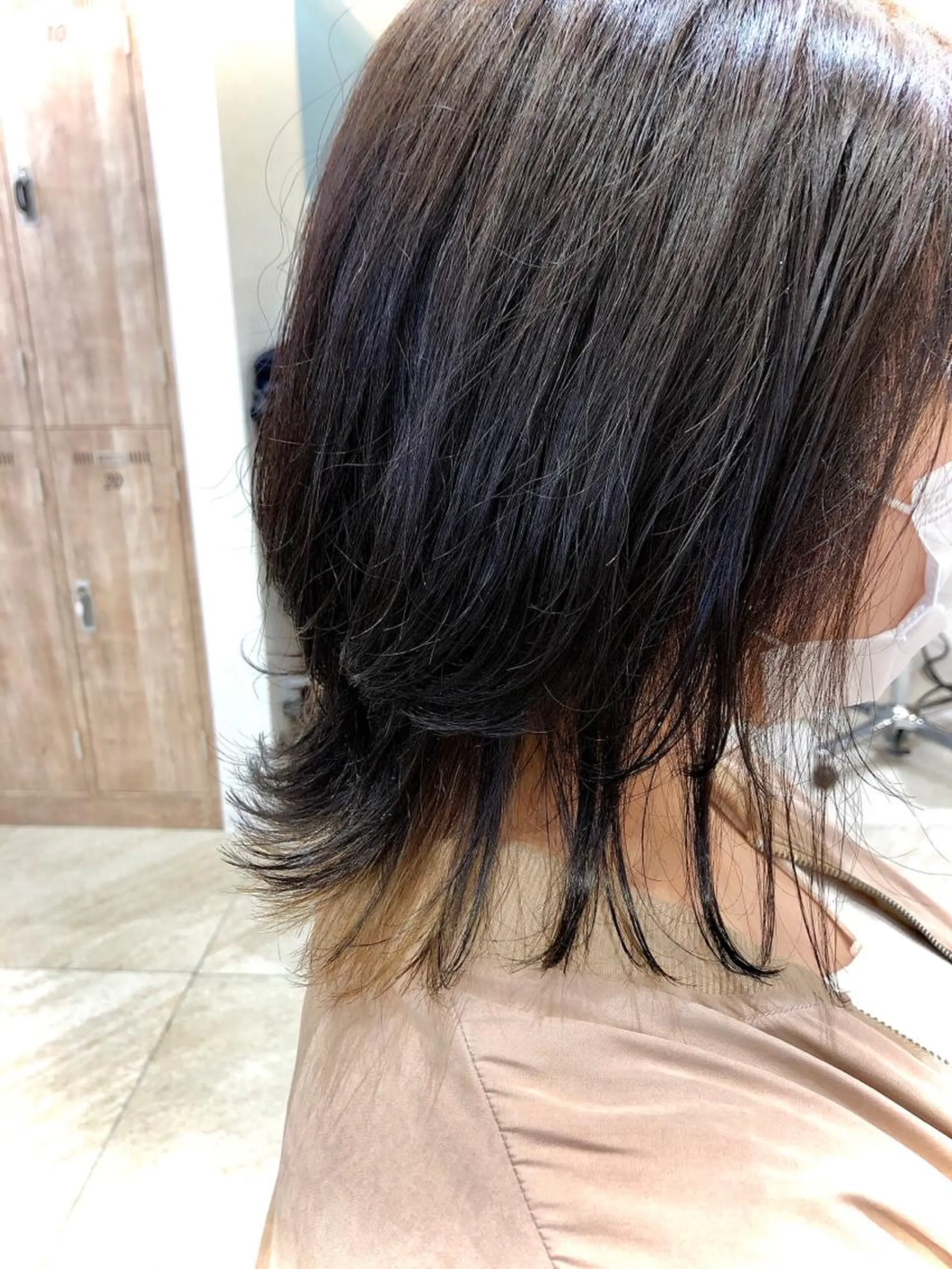 ミディアム カラー インナーカラー くびれヘア 安田 美由紀のヘアスタイル
