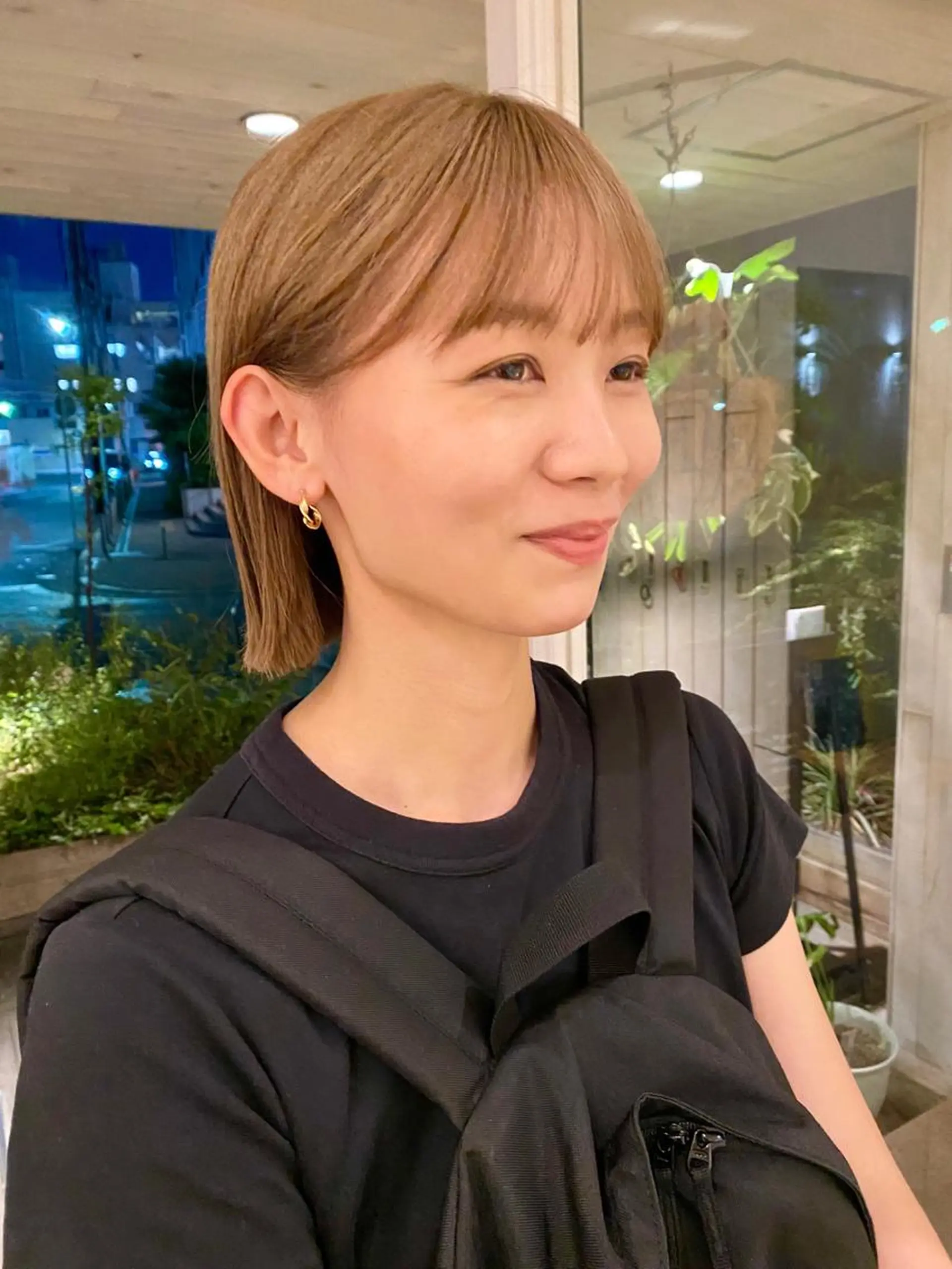 ショート カラー ブリーチ BELLA TOMOMIのヘアスタイル