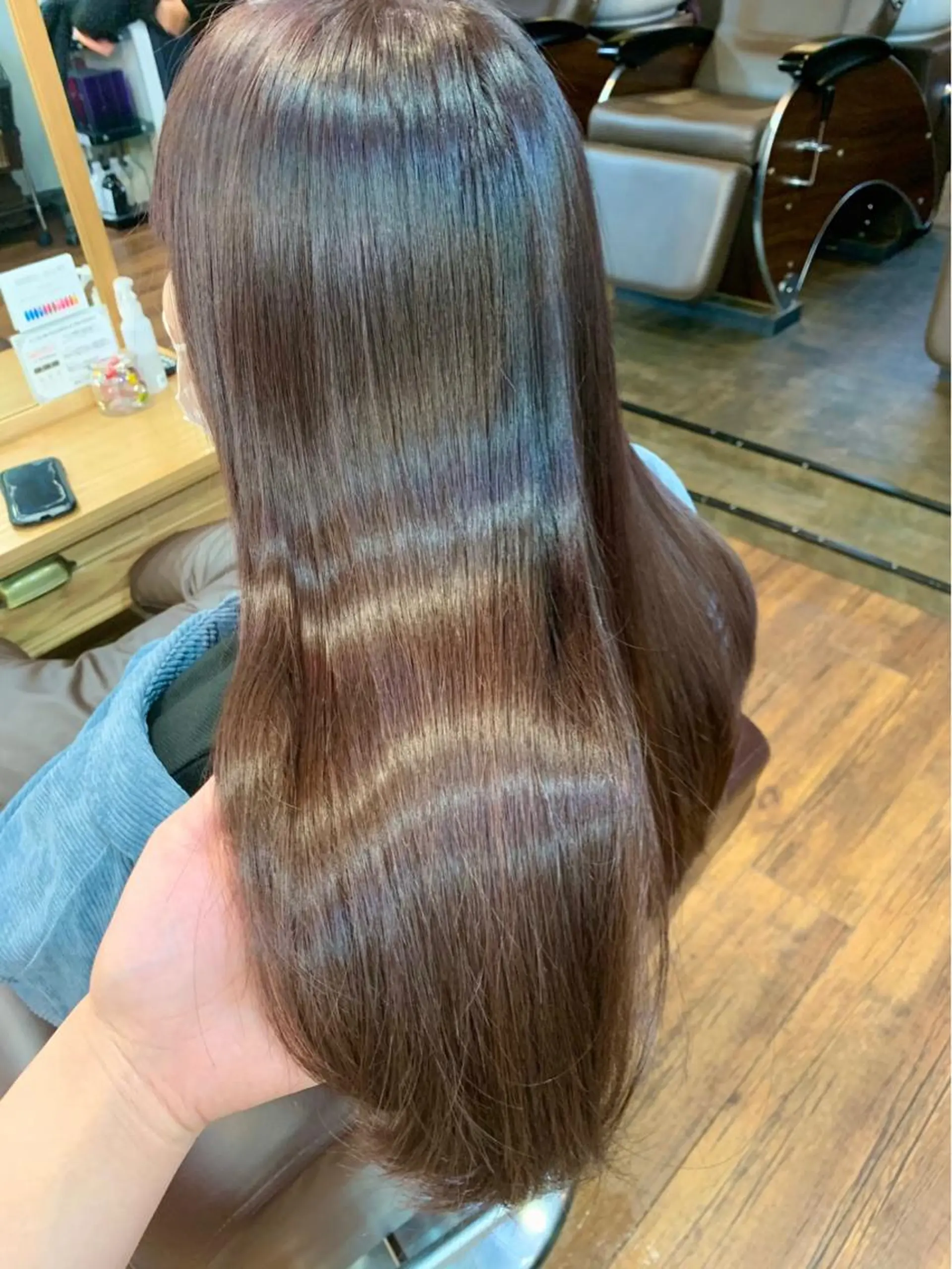 カラー レイヤーカット、 大人可愛い 中村美羅のヘアスタイル