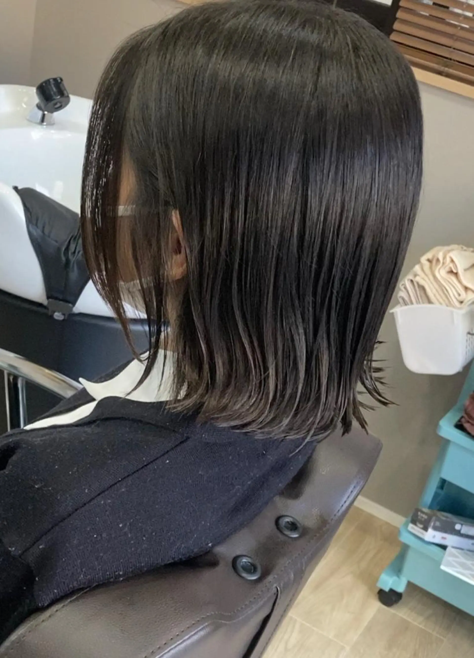 ミディアム ボブ 外ハネヘア カット Hair room Leaのヘアスタイル