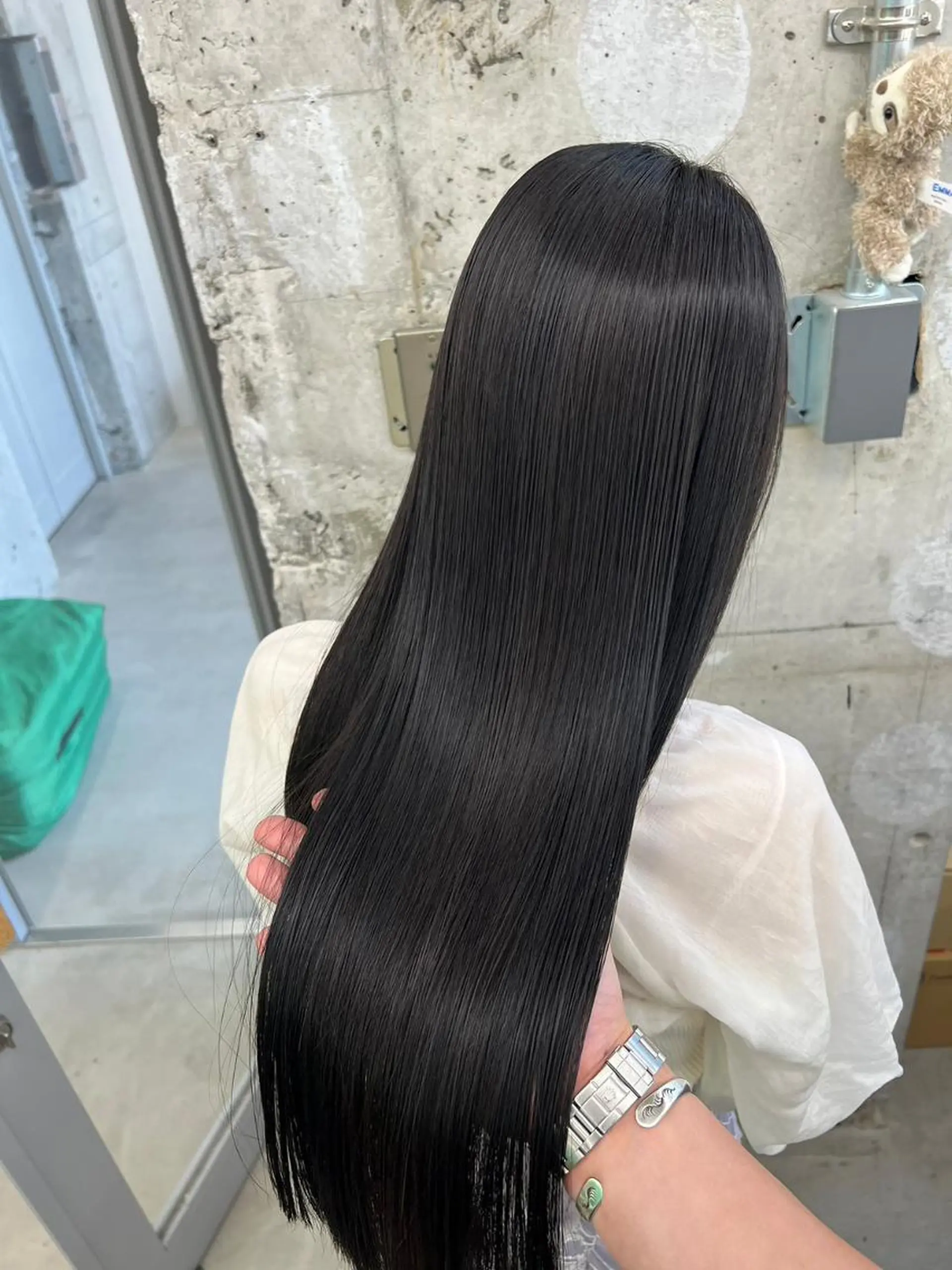 ロング ヘアアレンジ パーマ カラー ベージュカラー ブリーチ ケアカラー イヤリングカラー グレージュ カット トリートメント ヘッドスパ ヘアケア特化型サロン newi 京橋のヘアスタイル