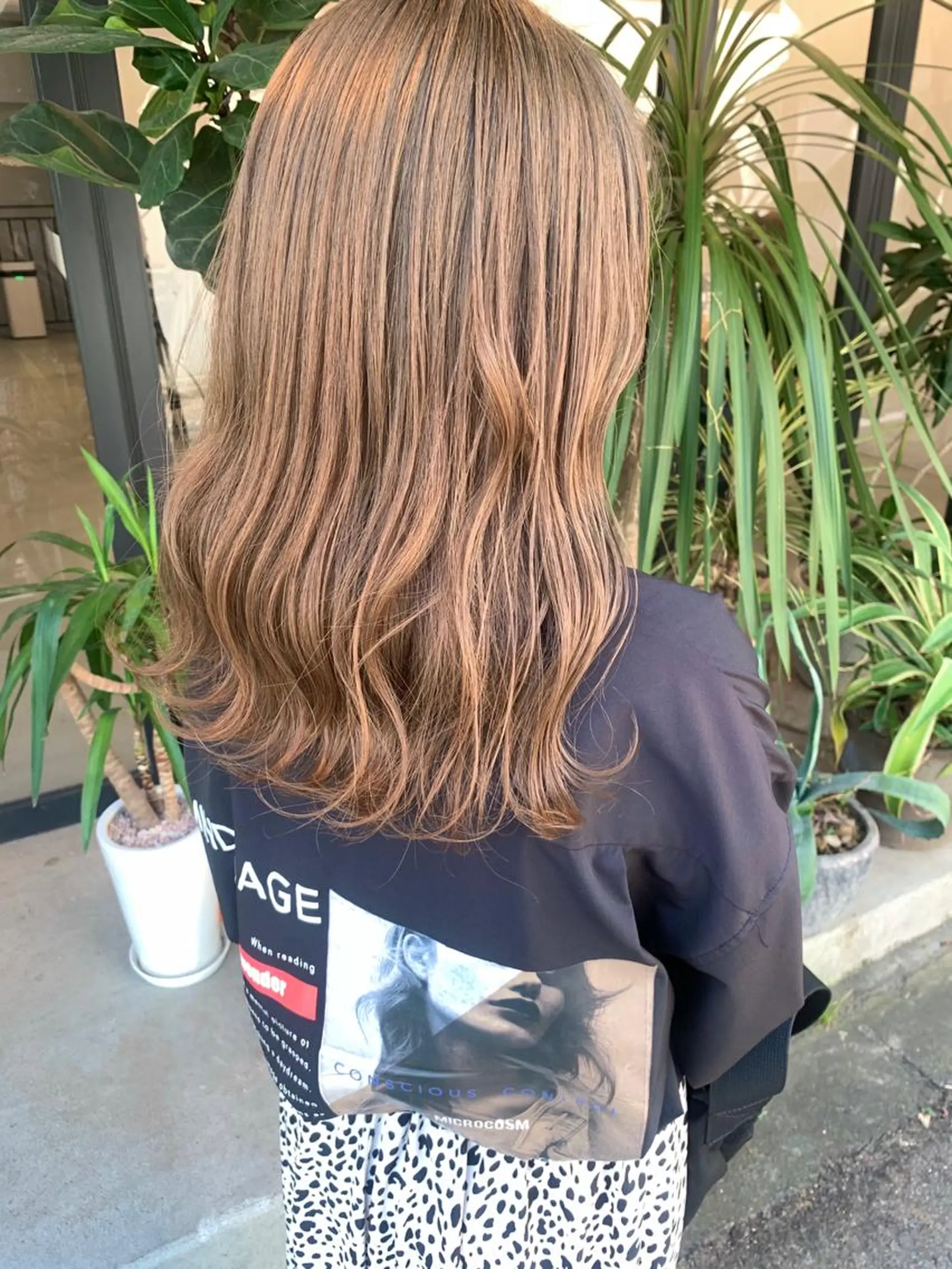 ミディアム カラー LEBEN所属・leben serikaのヘアスタイル