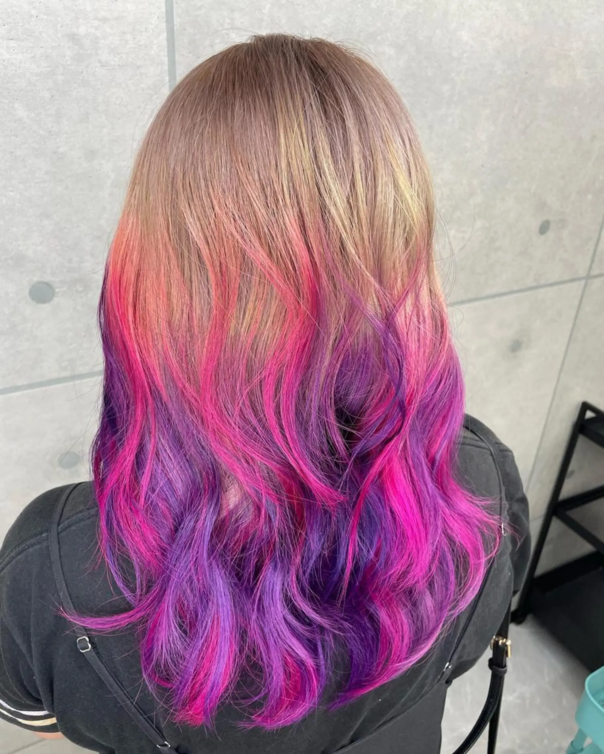ロング カラー グラデーションカラー ピンクカラー ピンクパープル パープルカラー UNDER vr 【アンダーバー】のヘアスタイル