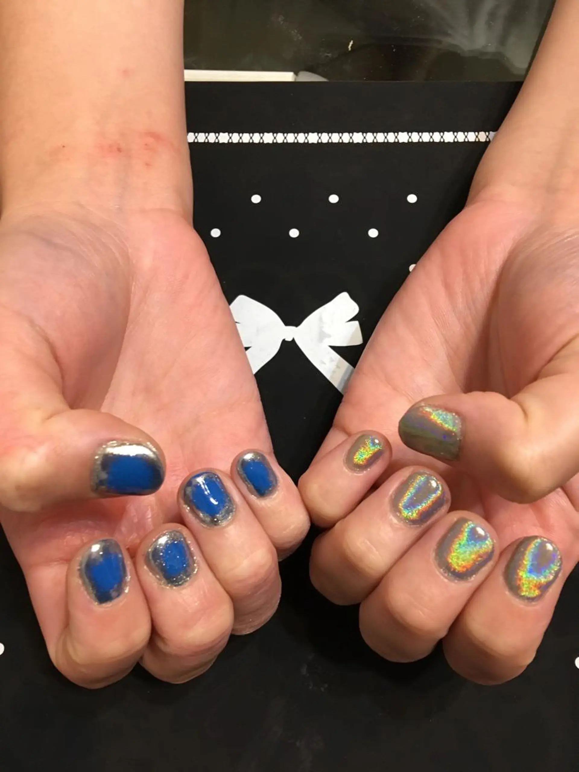 ネイル ブルー キラキラネイル ミラーネイル ハンドネイル 🌈KANÅKO 🌈のネイルデザイン