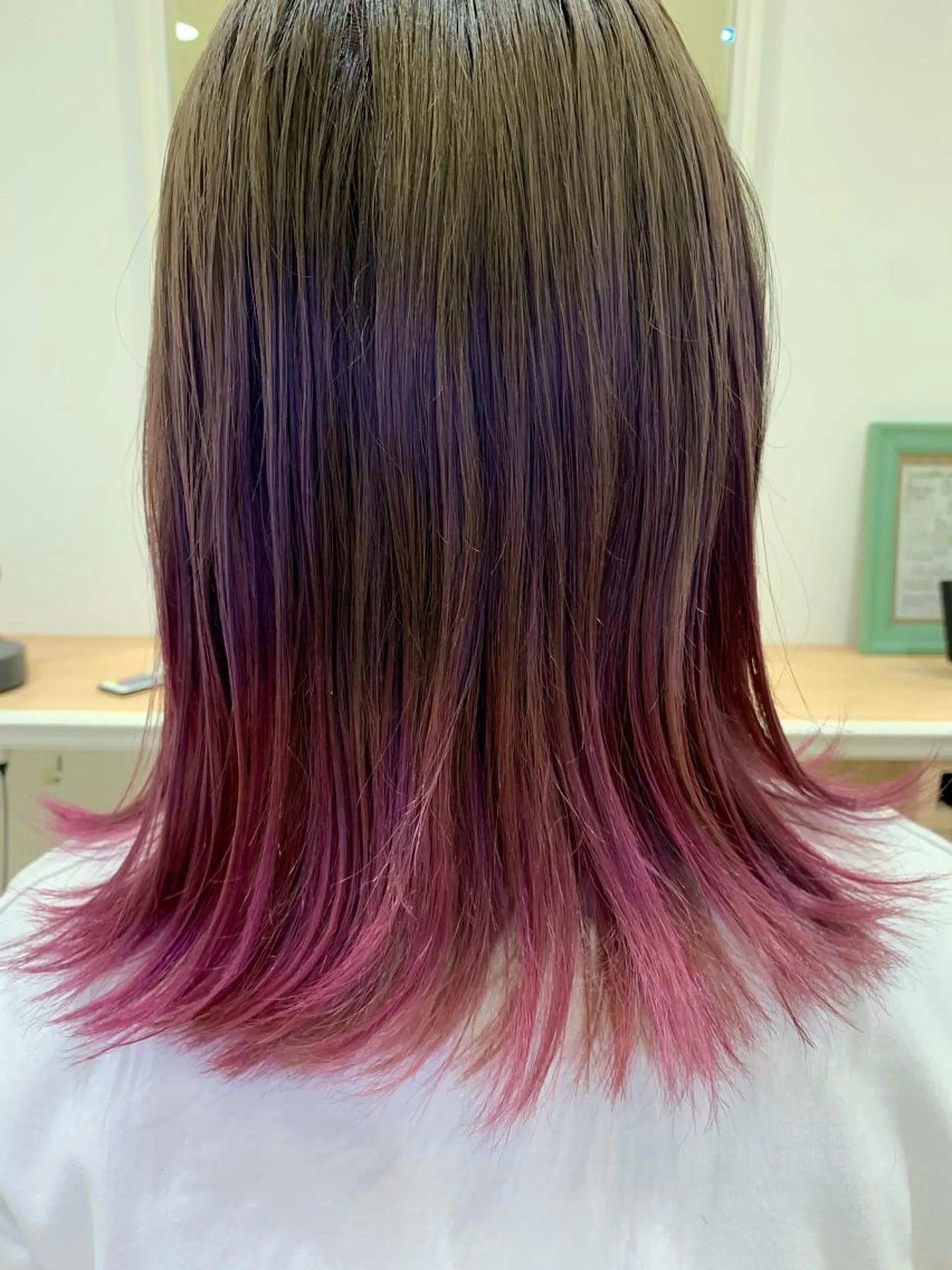 ショート カラー グラデーションカラー ピンクカラー IwAsh中山所属・✂︎中山ブリーチ・ パーマ✂︎露木智也のヘアスタイル