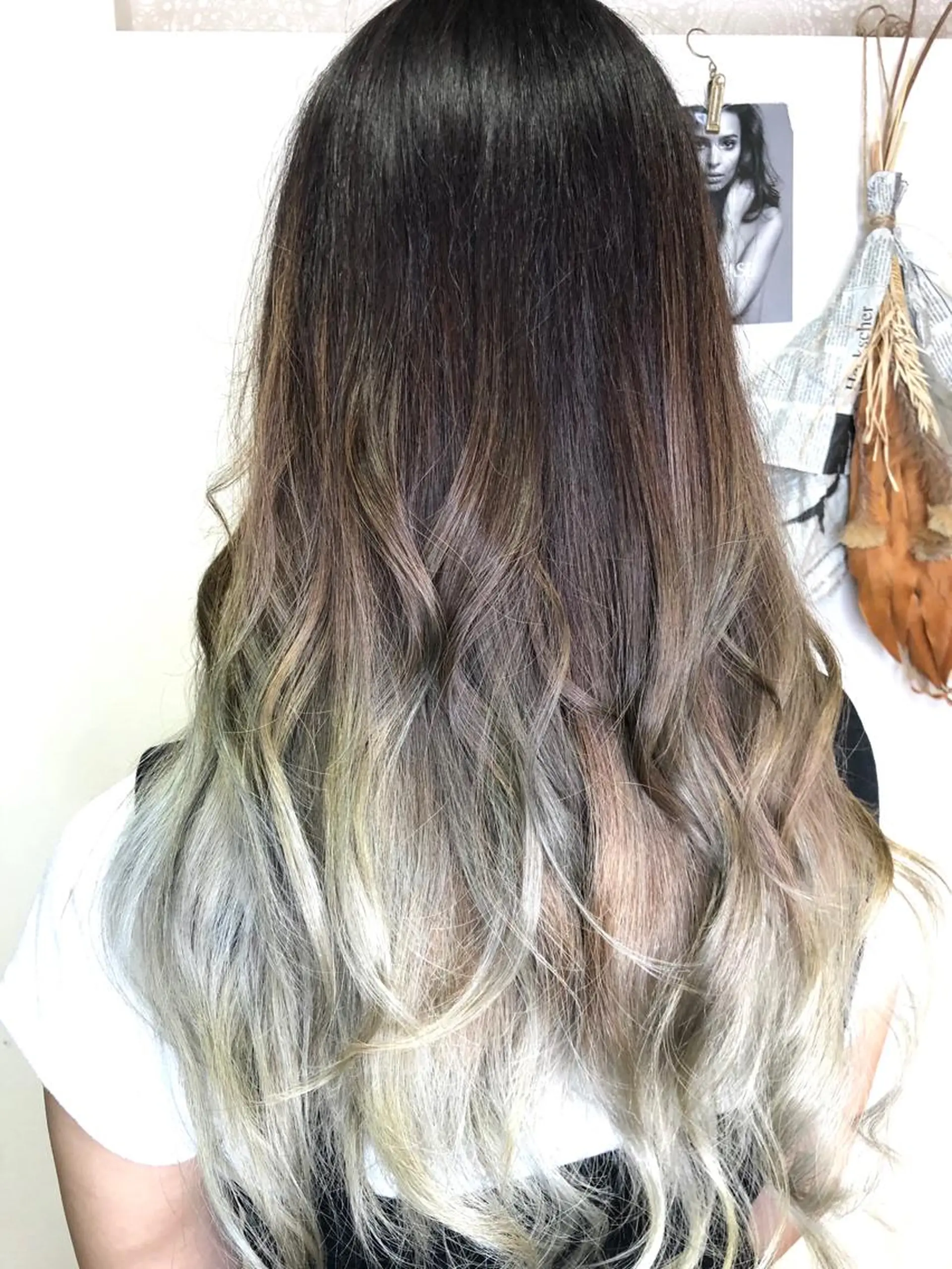 ロング カラー グラデーションカラー シルバー ヘアカラー 門田 恭弥のヘアスタイル
