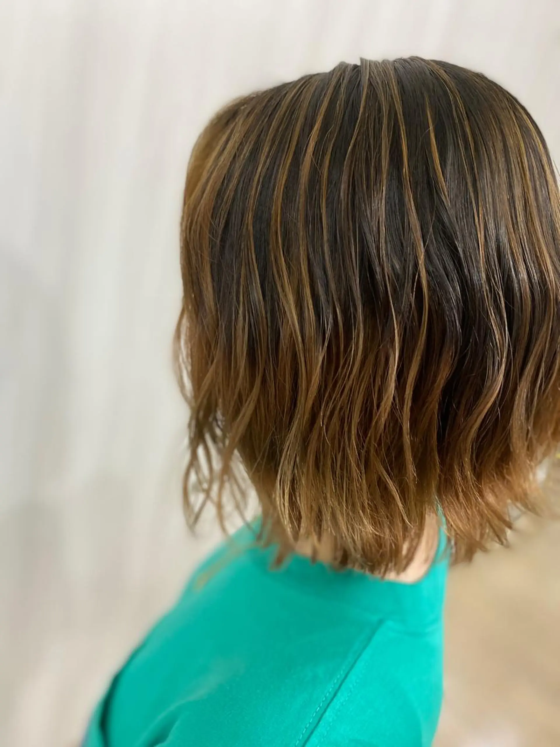 ミディアム カラー ヘアアレンジ バレイヤージュ ブリーチ レイヤーカット 松井 敬太郎のヘアスタイル
