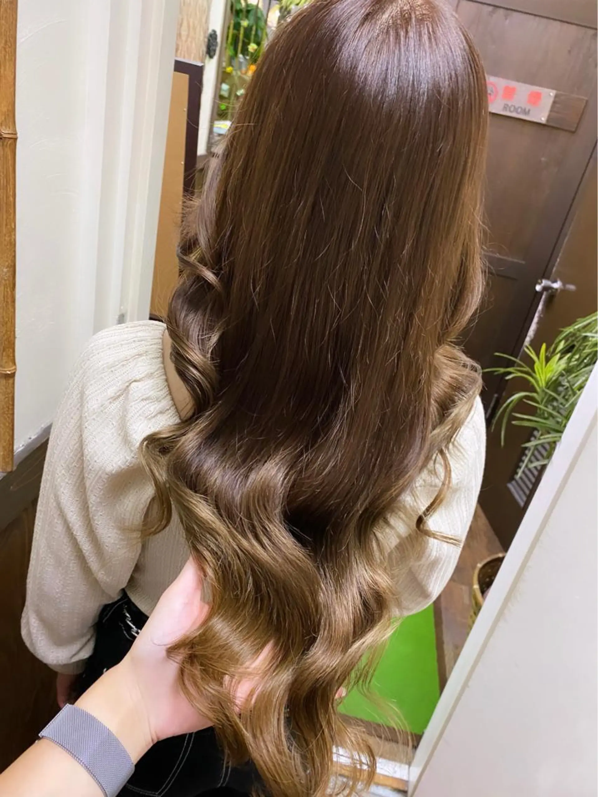 ロング カラー ベージュカラー オリーブベージュ エクステ ヘアカラー エクステ アンククロス kyokaのヘアスタイル