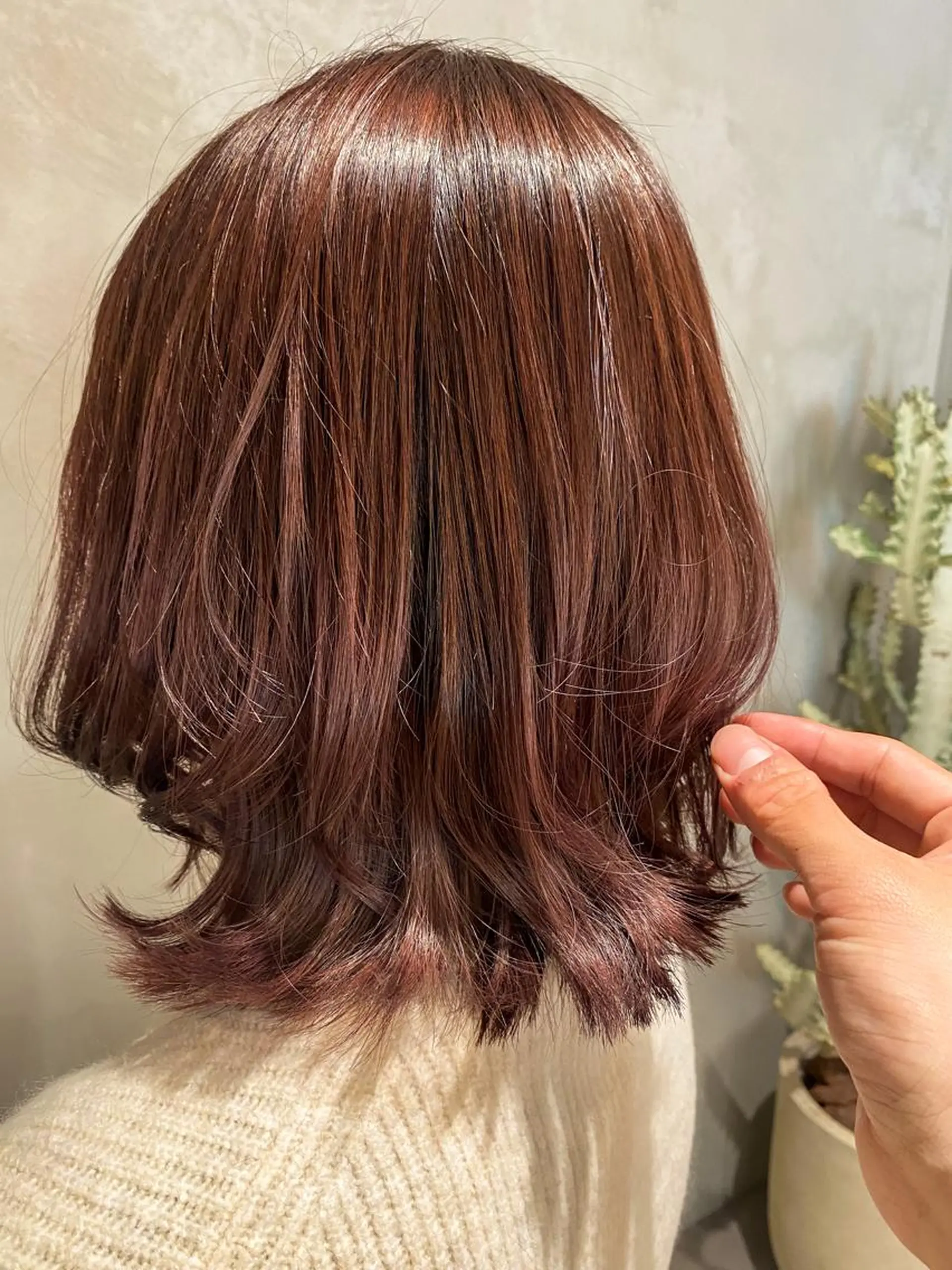 ミディアム 切りっぱなしボブ ボブ くびれヘア レイヤーカット 外ハネヘア 髪質改善/荒川 慶成のヘアスタイル