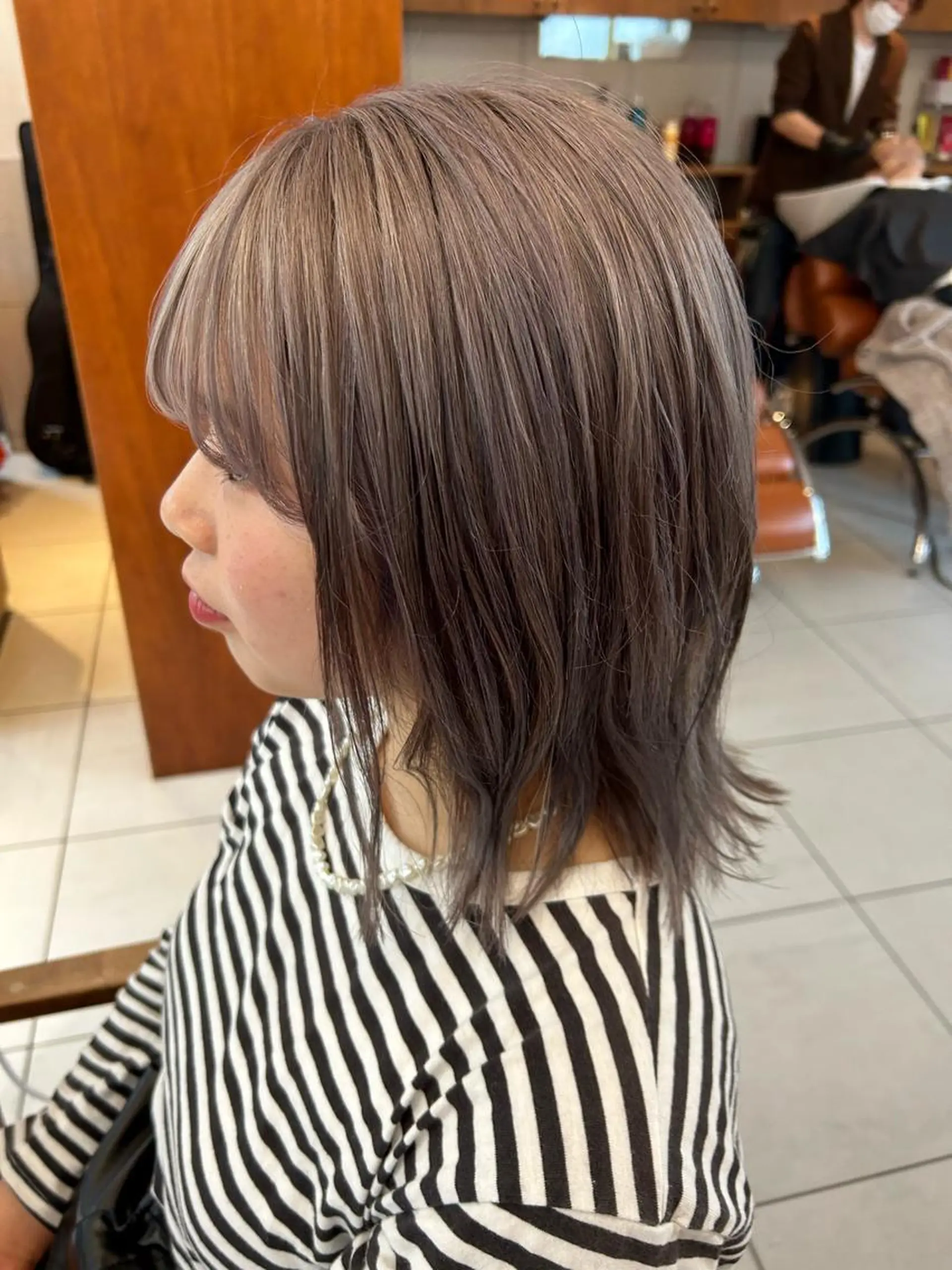 ミディアム カラー ブリーチ グレージュ ラベンダーカラー ラベンダーグレージュ ラベンダーグレー ヘアカラー トリートメント 艶カラー/耳つぼ/ 渡辺奈緒のその他イメージ