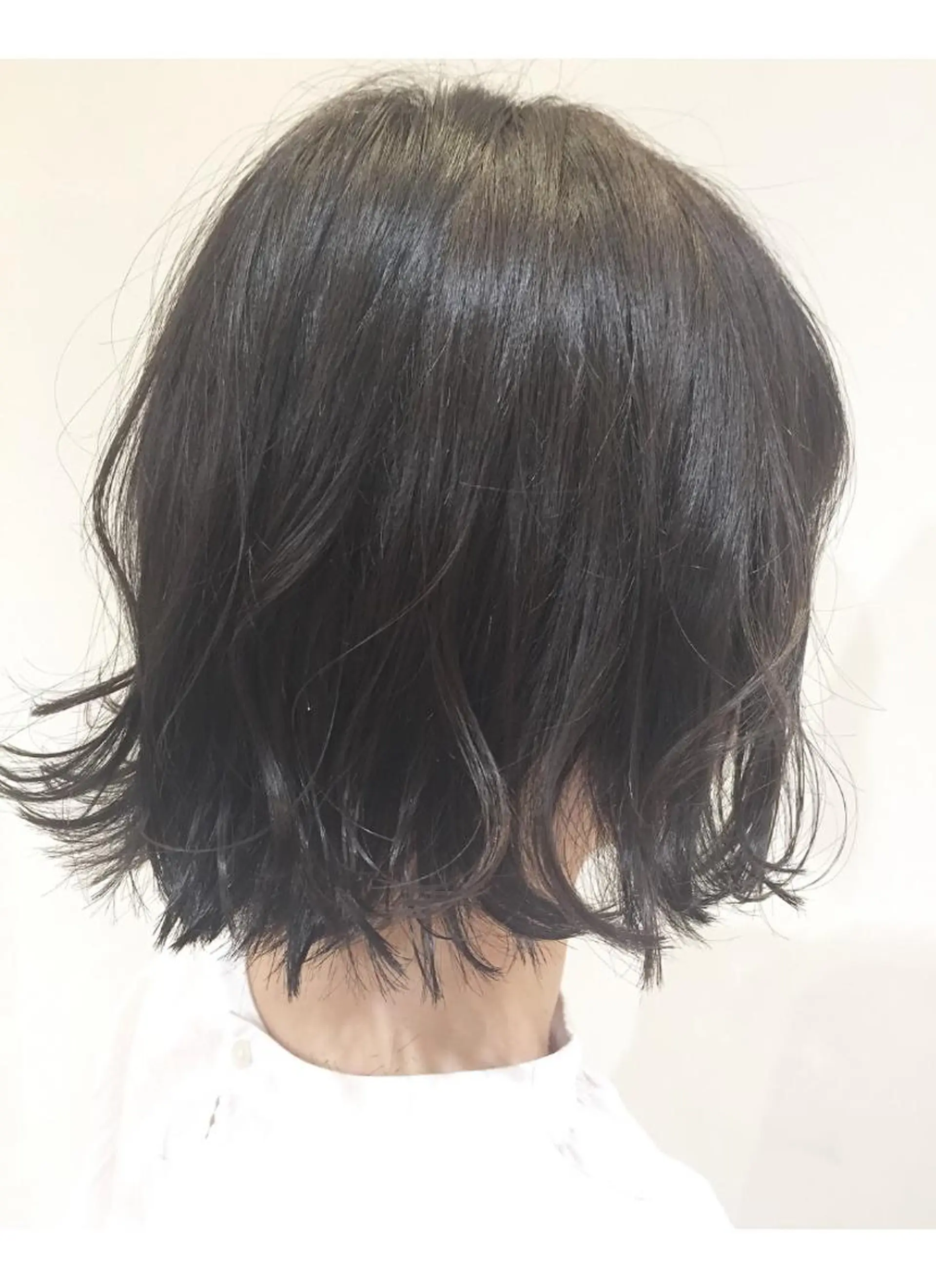 ショート カラー アッシュ ブルーカラー ブルーアッシュ 坂田 友梨奈のヘアスタイル