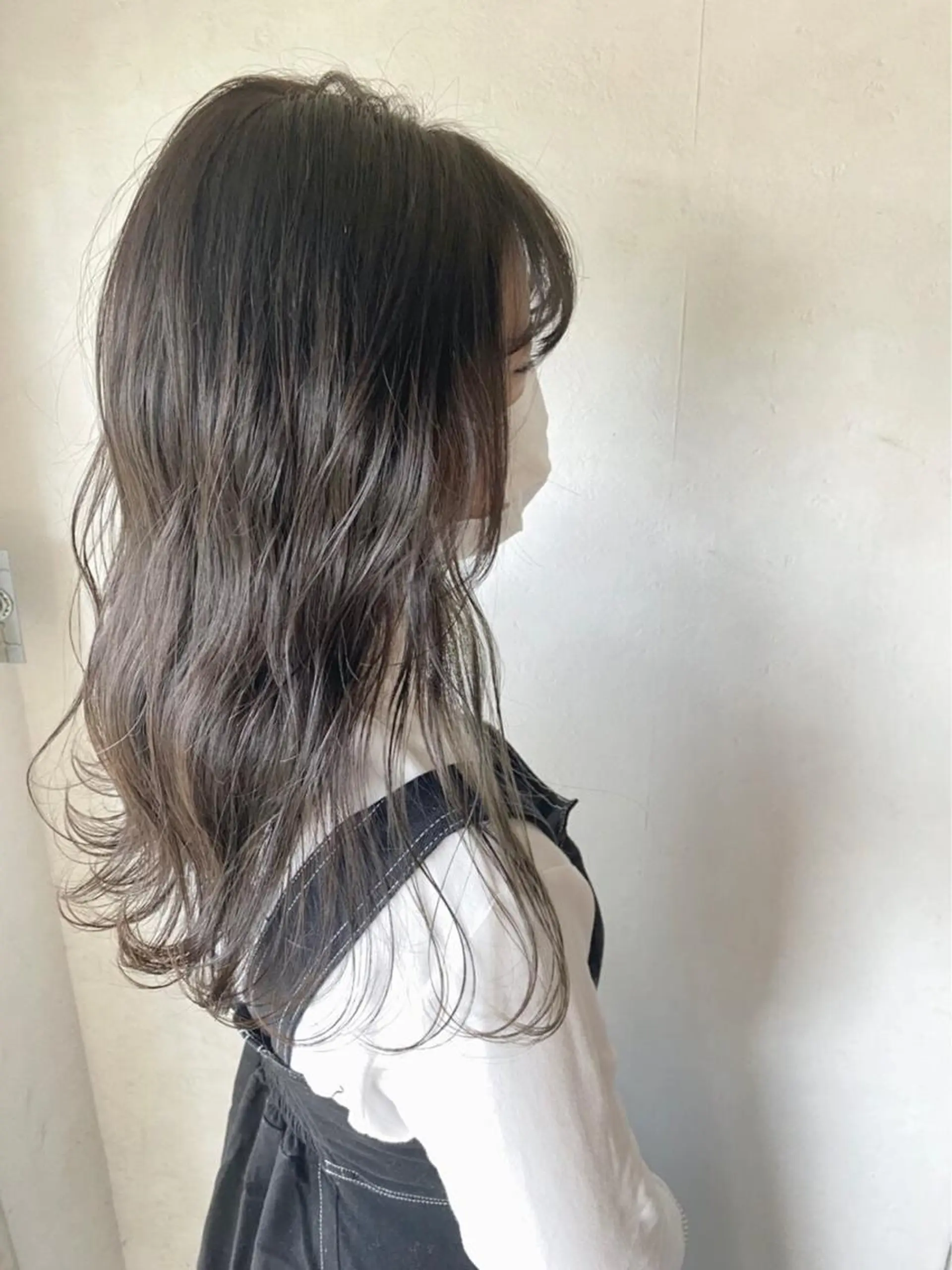 ミディアム カラー ベージュカラー 小坂 真子のヘアスタイル