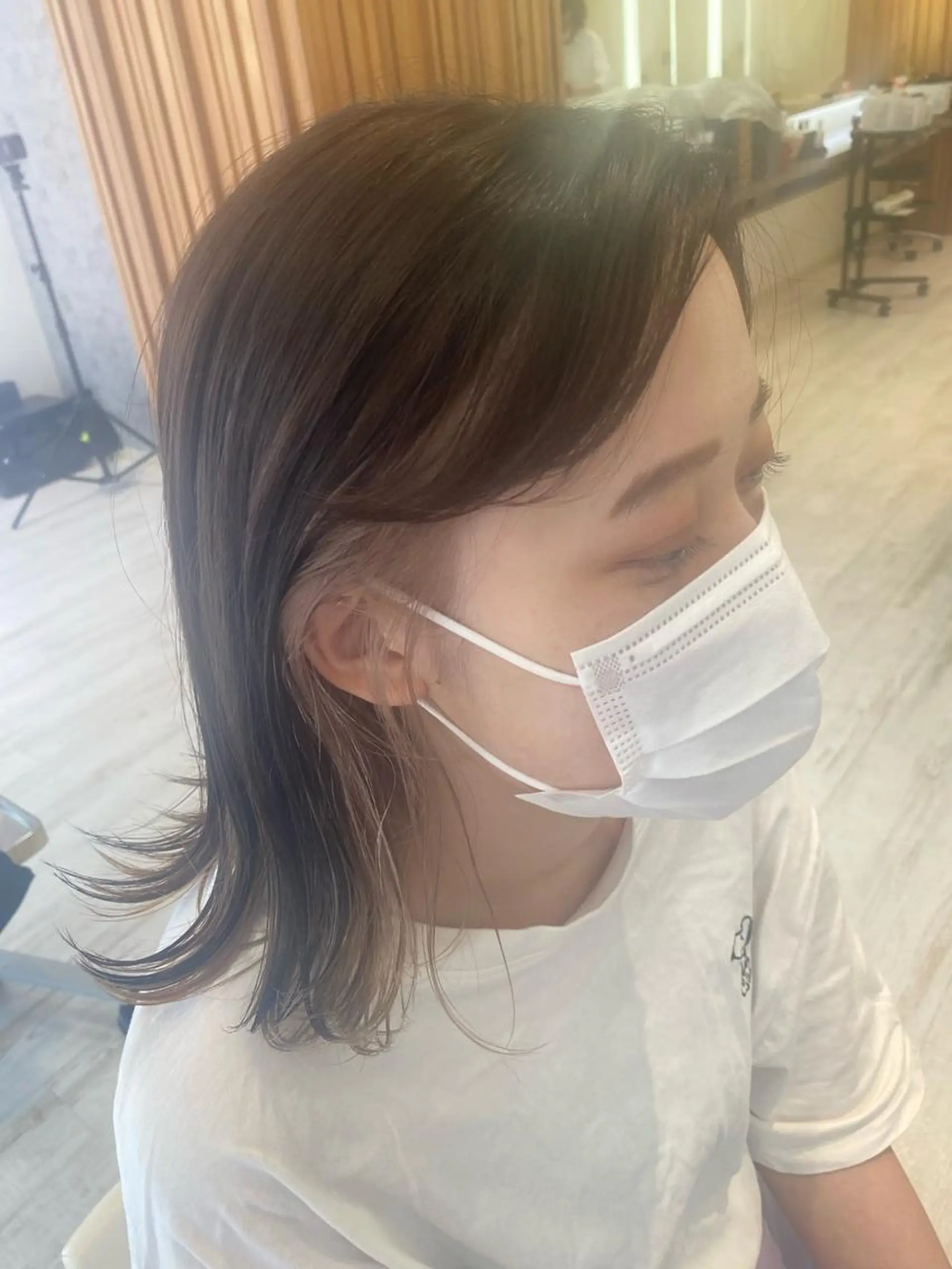 ミディアム カラー ベージュカラー インナーカラー ホワイトベージュ ベージュ/インナー カラー🤍Rieのヘアスタイル