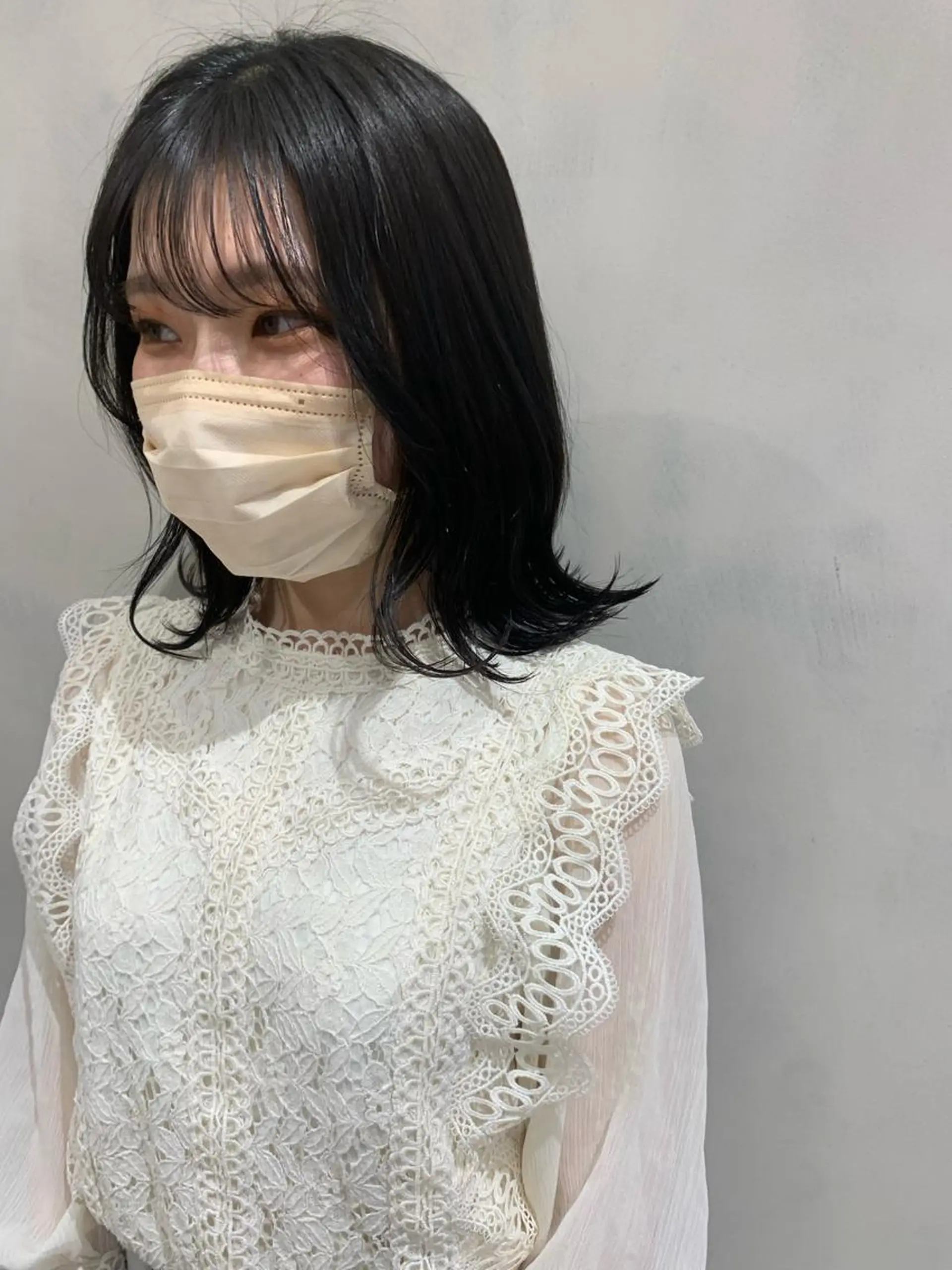 ミディアム オリーブベージュ/ ブリーチなし透明感のヘアスタイル