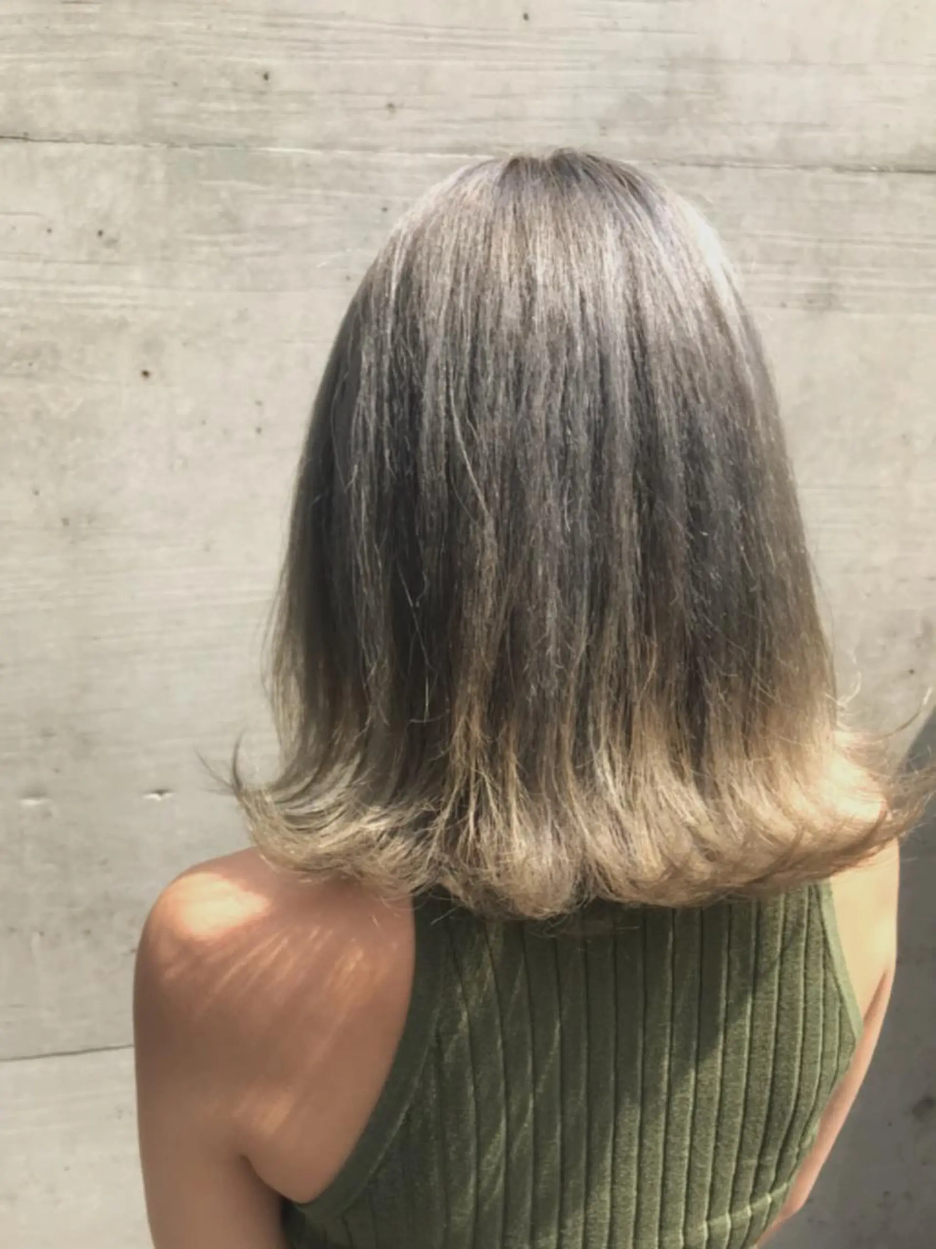 ミディアム カラー グレージュ ボブ 外ハネヘア ていねい技術No.1 🌈諏訪 健太のヘアスタイル