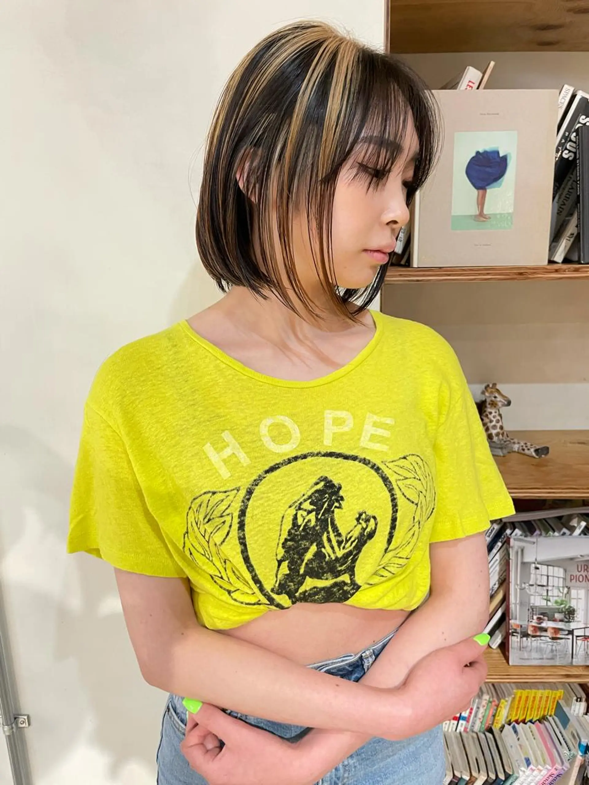 ショート カラー デザインカラー ハイライトカラー ハイライト カット ヘアカラー トリートメント SALOWIN所属・ブリーチ🧹 ボブ✨レイヤーのヘアスタイル