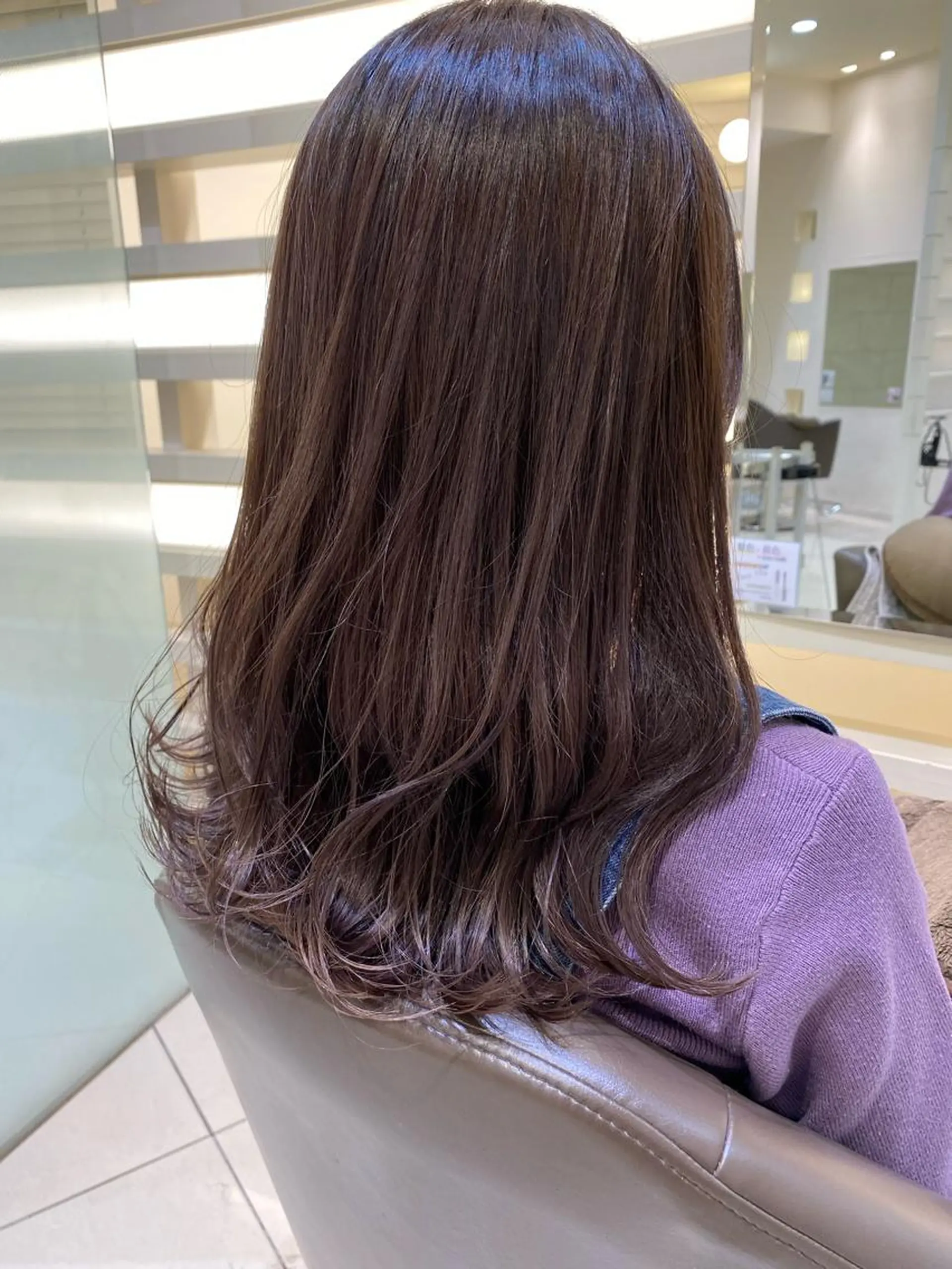 セミロング カット ヘアカラー トリートメント プレイングカラー🤍 細めハイライトのヘアスタイル