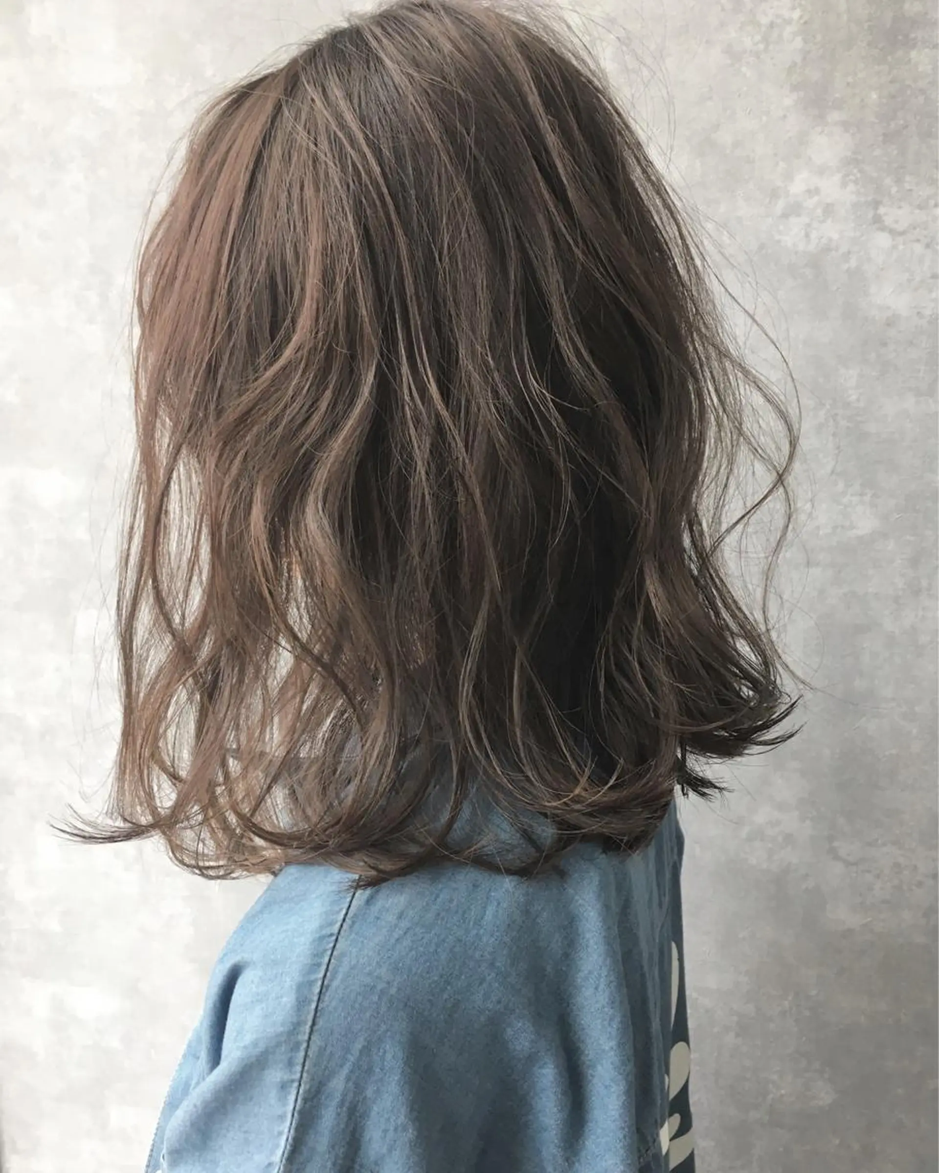 ミディアム カラー アッシュ レイヤーカット BLend 渋谷のヘアスタイル