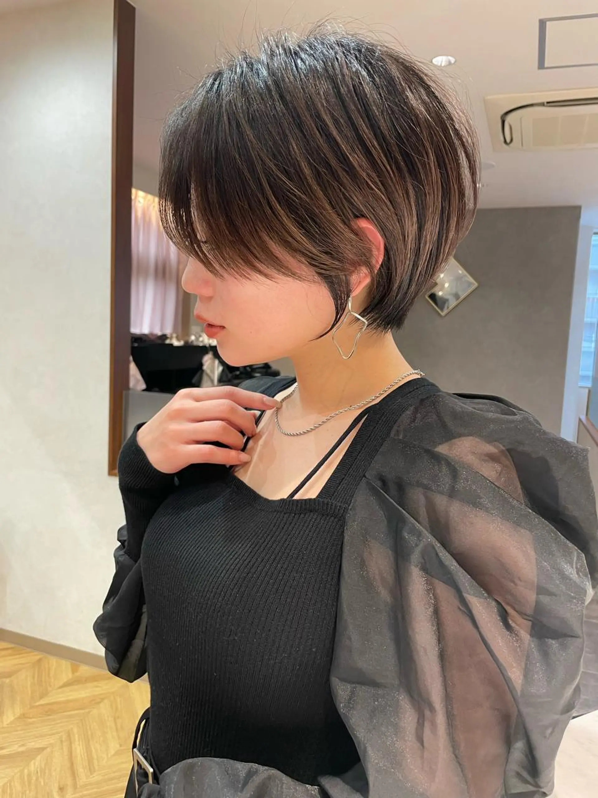 ショート カラー ショートボブ ブルーカラー ボブ 顔周りカット ショートヘア カット ヘアカラー トリートメント 💛ハイトーン× カット LEON🩶のヘアスタイル