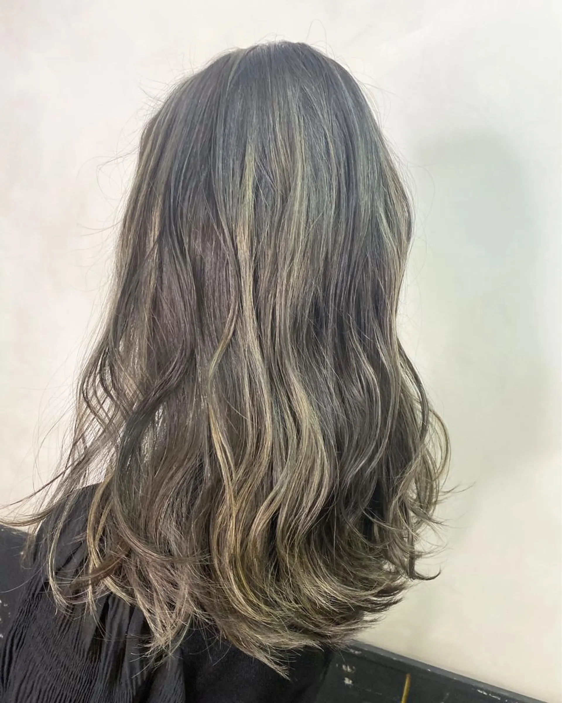 セミロング ハイライト カット ヘアカラー トリートメント AUBE HAIRazul吉祥寺所属・髪質改善✨幹細胞✨ ウルツヤ🌈清水　祥のヘアスタイル
