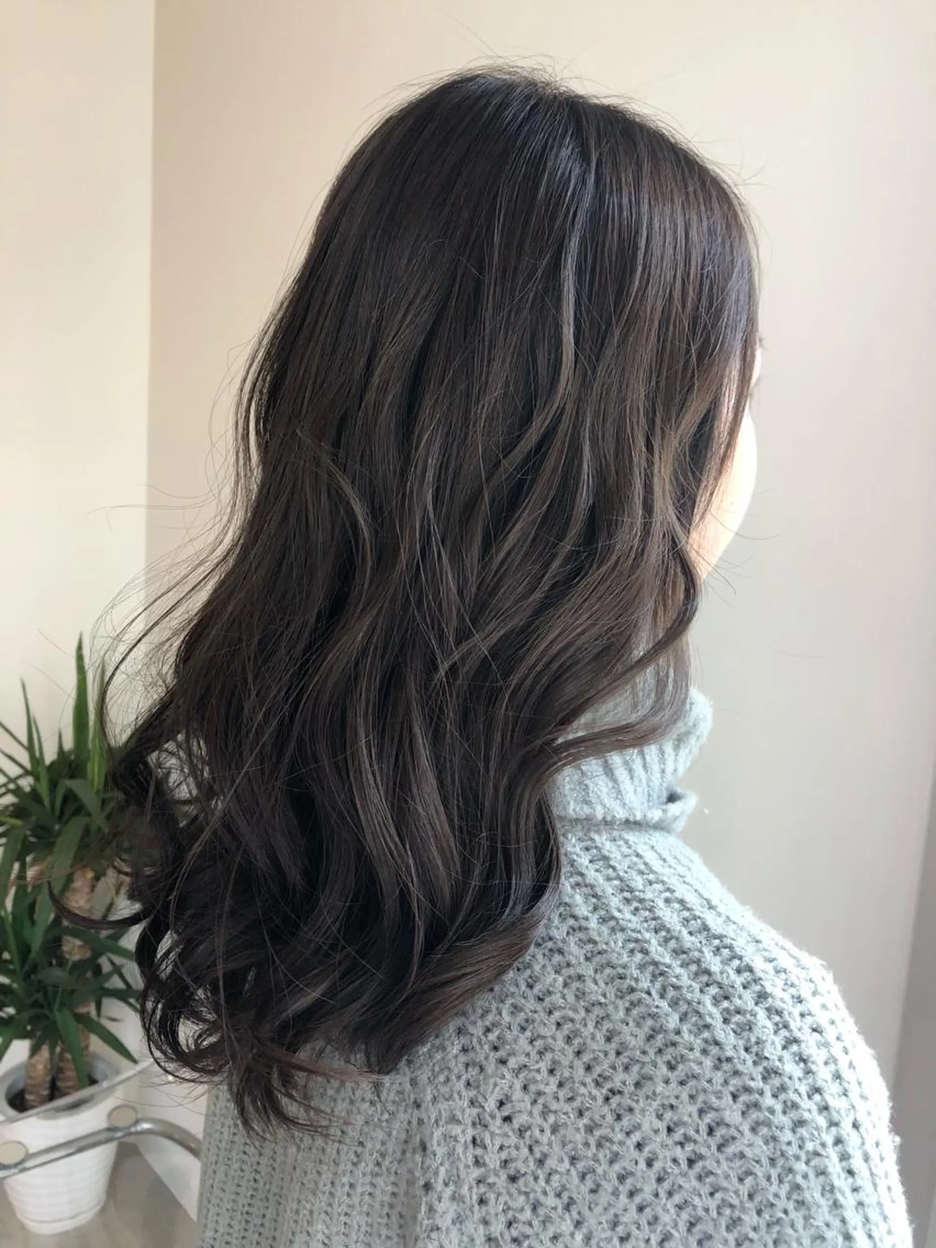 セミロング アッシュ Rina  のヘアスタイル