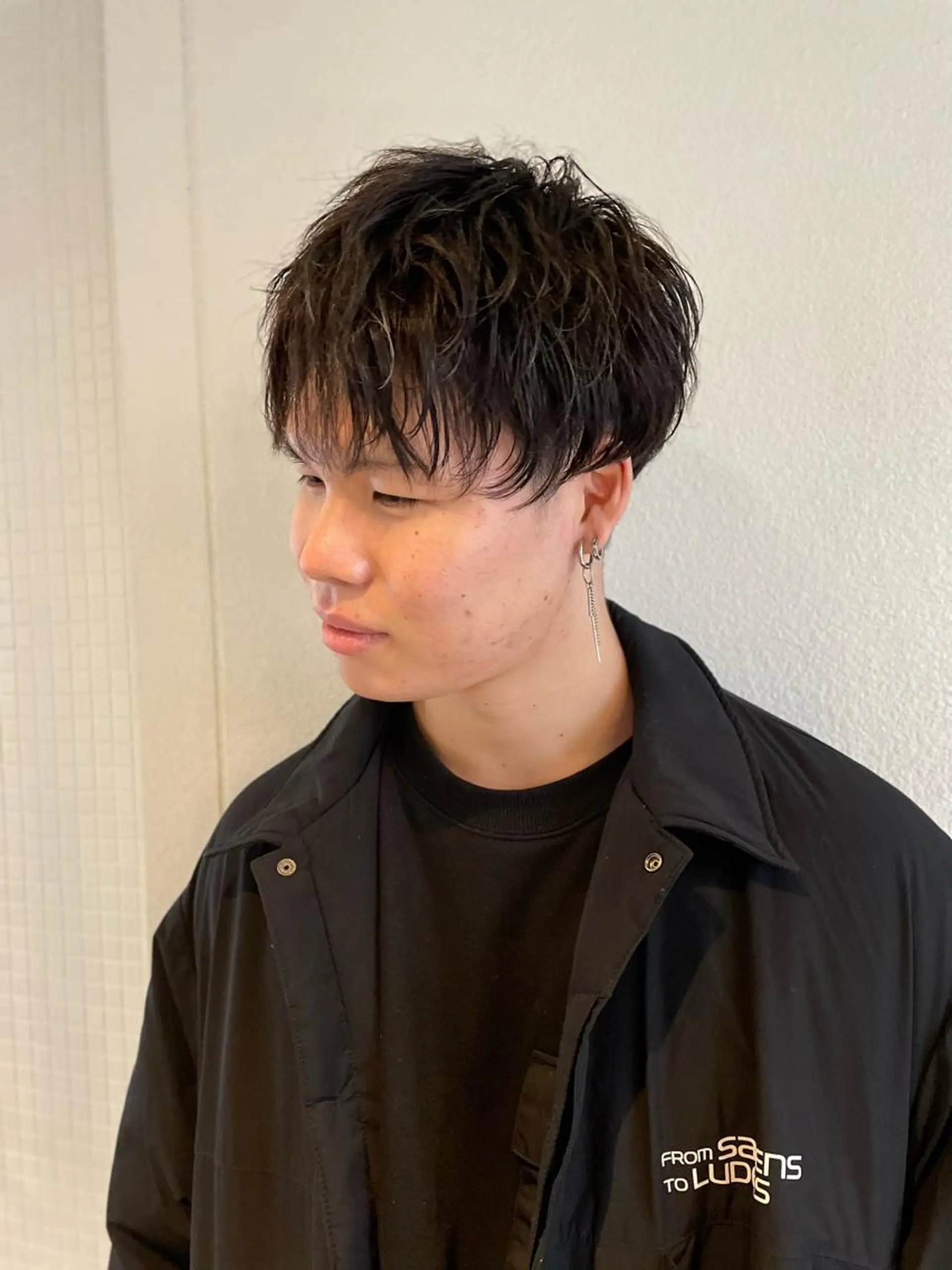 ショート カラー パーマ ヘアアレンジ メンズ メンズハイライト メンズパーマ ハイライトカラー ハイライト スパイラルパーマ 坂尻 嘉珠也のヘアスタイル