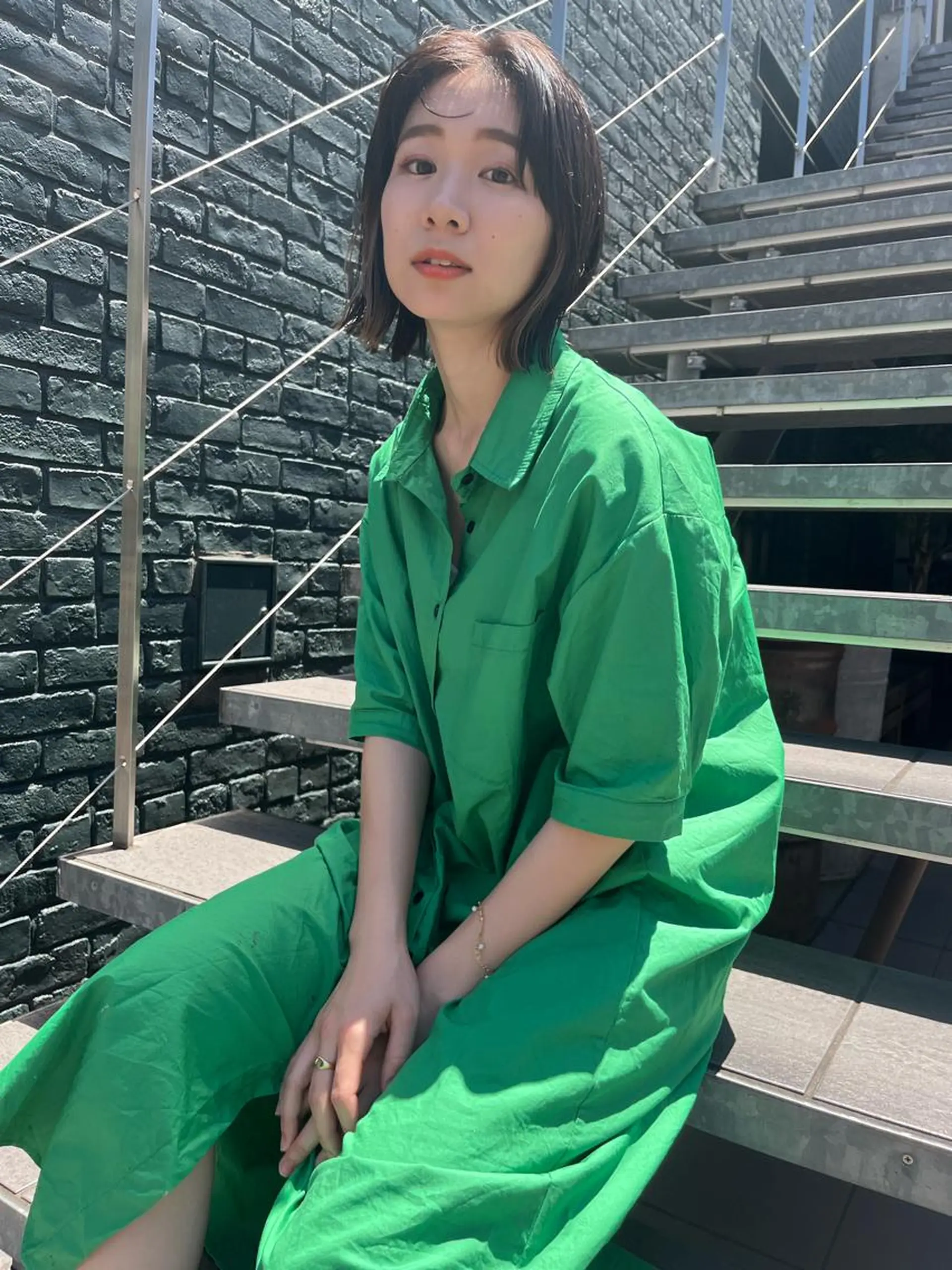 ショート カラー 切りっぱなしボブ イヤリングカラー インナーカラー ボブ カット ヘアカラー トリートメント ミルクティーベージュ 🌿店長　清水ひとみのヘアスタイル