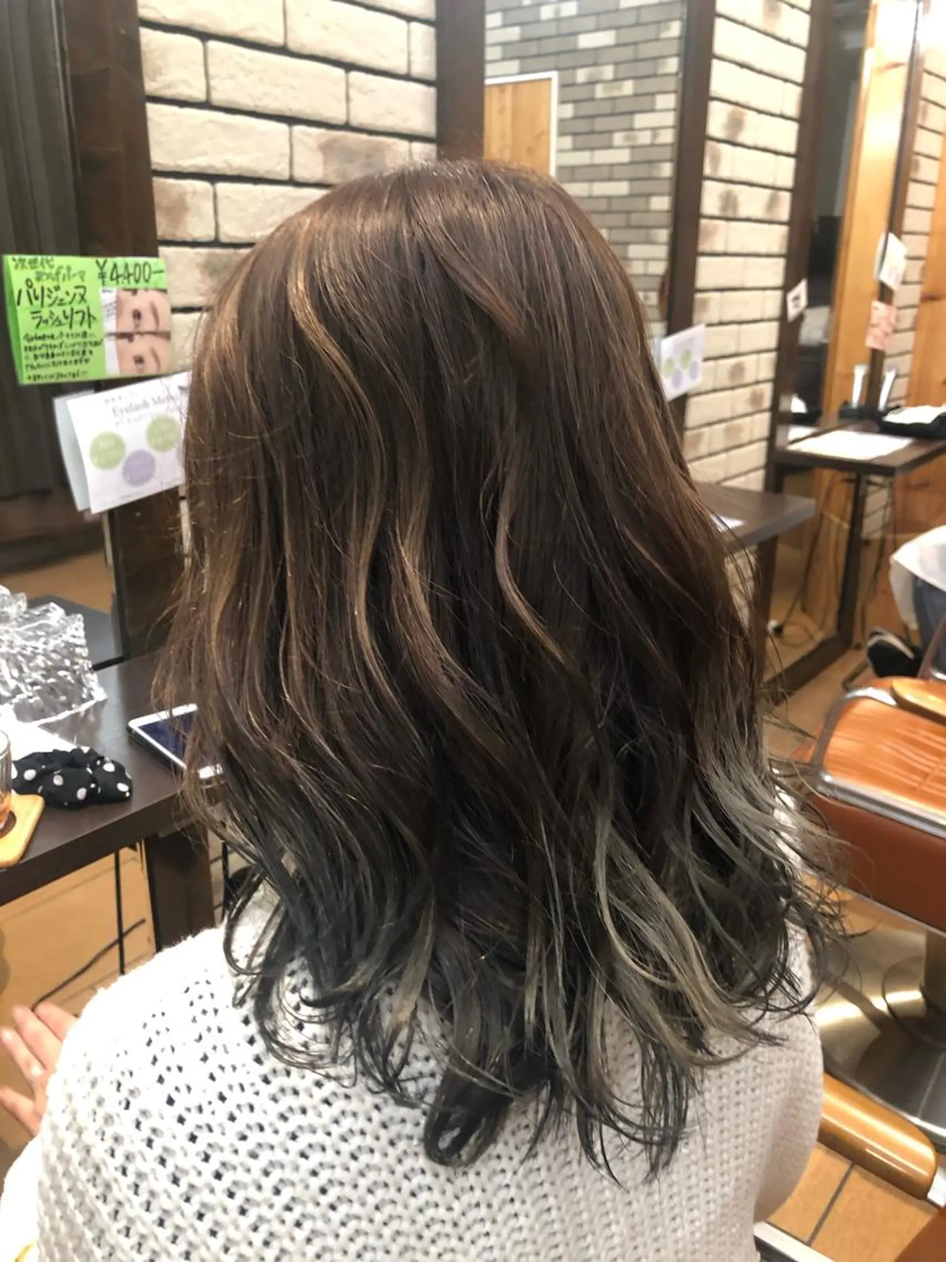 セミロング カラー ブリーチ デザインカラー グラデーションカラー ハイライトカラー ハイライト 髪質改善✨石塚 真梨奈のヘアスタイル