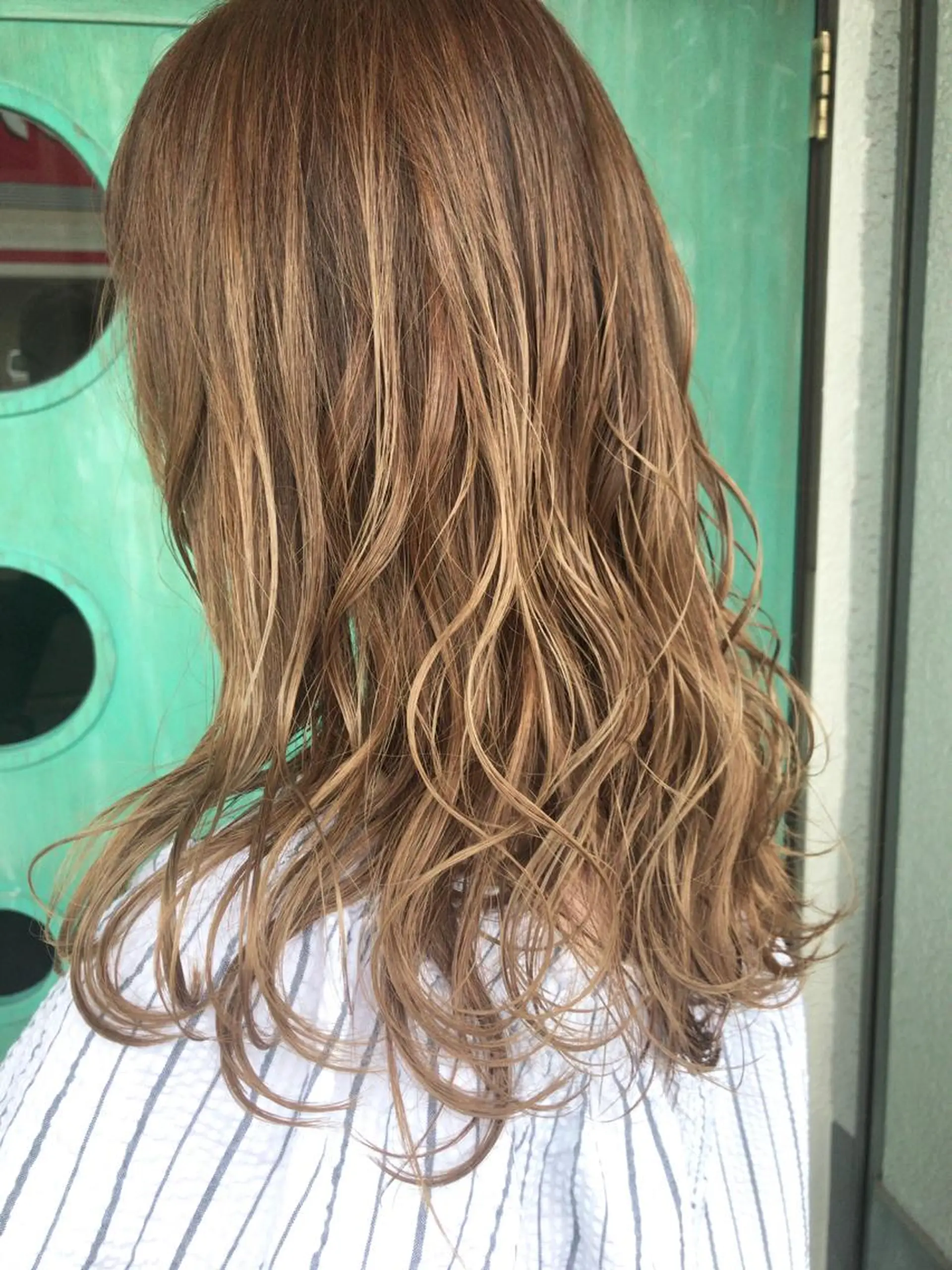 セミロング カラー ダブルカラー ハイライトカラー ハイライト レイヤーカット匠 イソザキノリユキのヘアスタイル