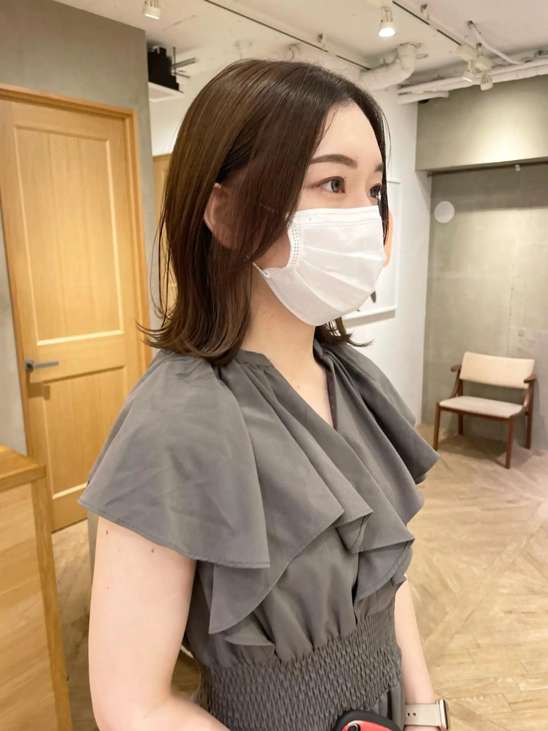 ミディアム カラー ベージュカラー ブリーチ ケアブリーチ ダブルカラー イヤリングカラー センターパート 田形清流のヘアスタイル