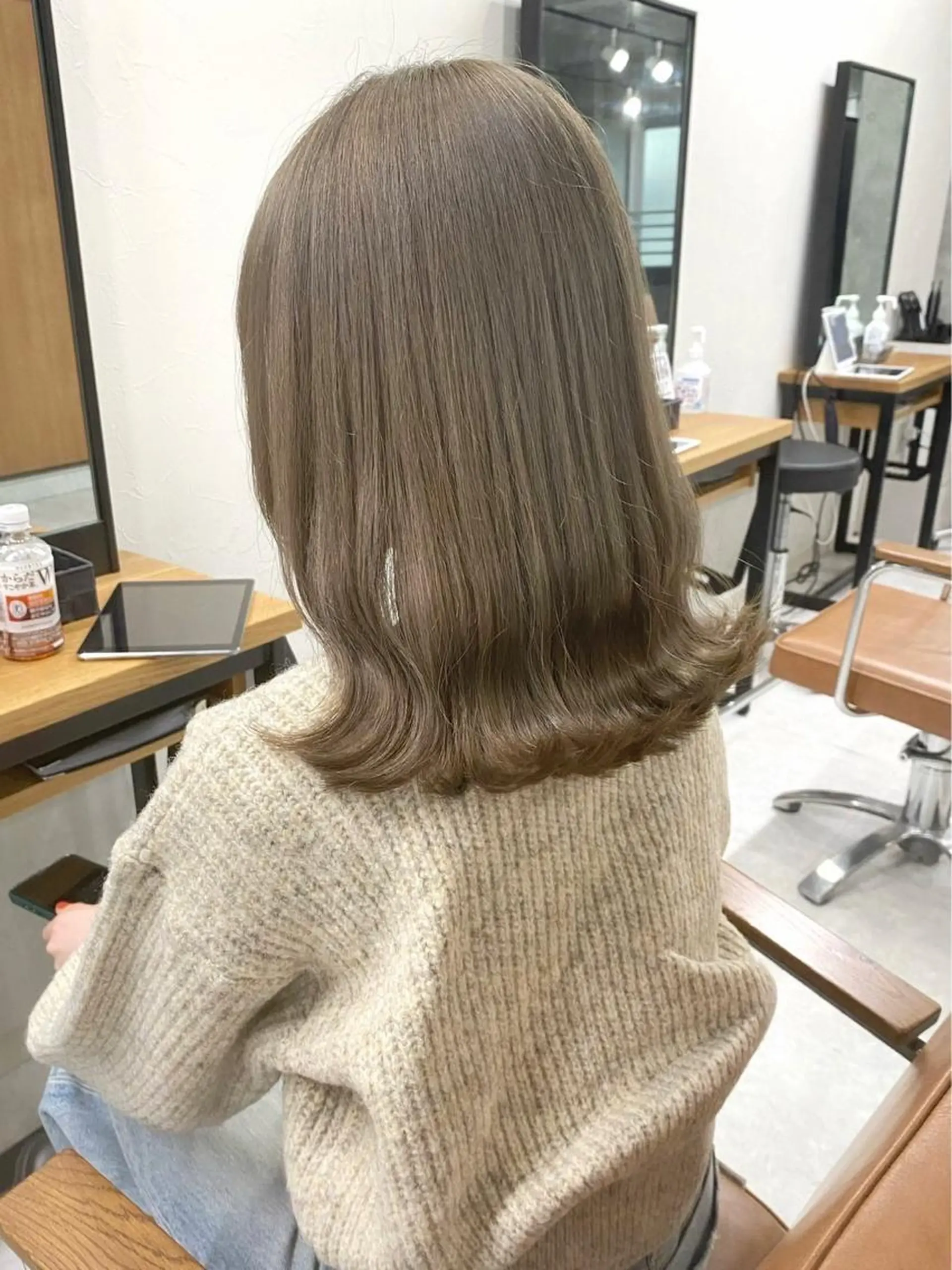ミディアム カラー ヘアアレンジ アッシュ アッシュグレー アッシュグレージュ バレイヤージュ ミストバング ヘアカラー トリートメント 🌟🍒ハイトーン 韓国ヘア/ユウミのヘアスタイル
